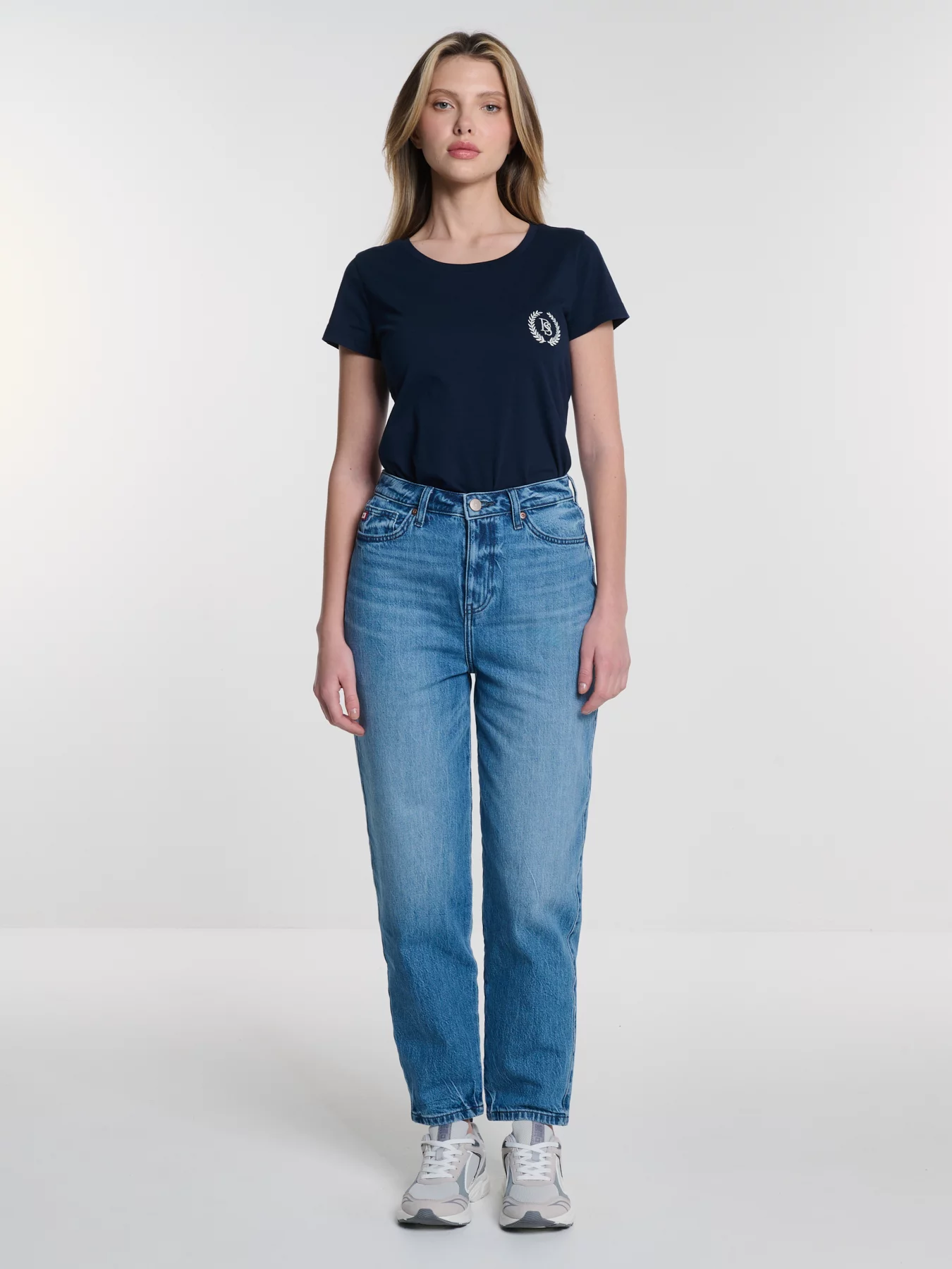 Jeansy damskie mom jeans z kolekcji Authentic niebieskie Silla 363