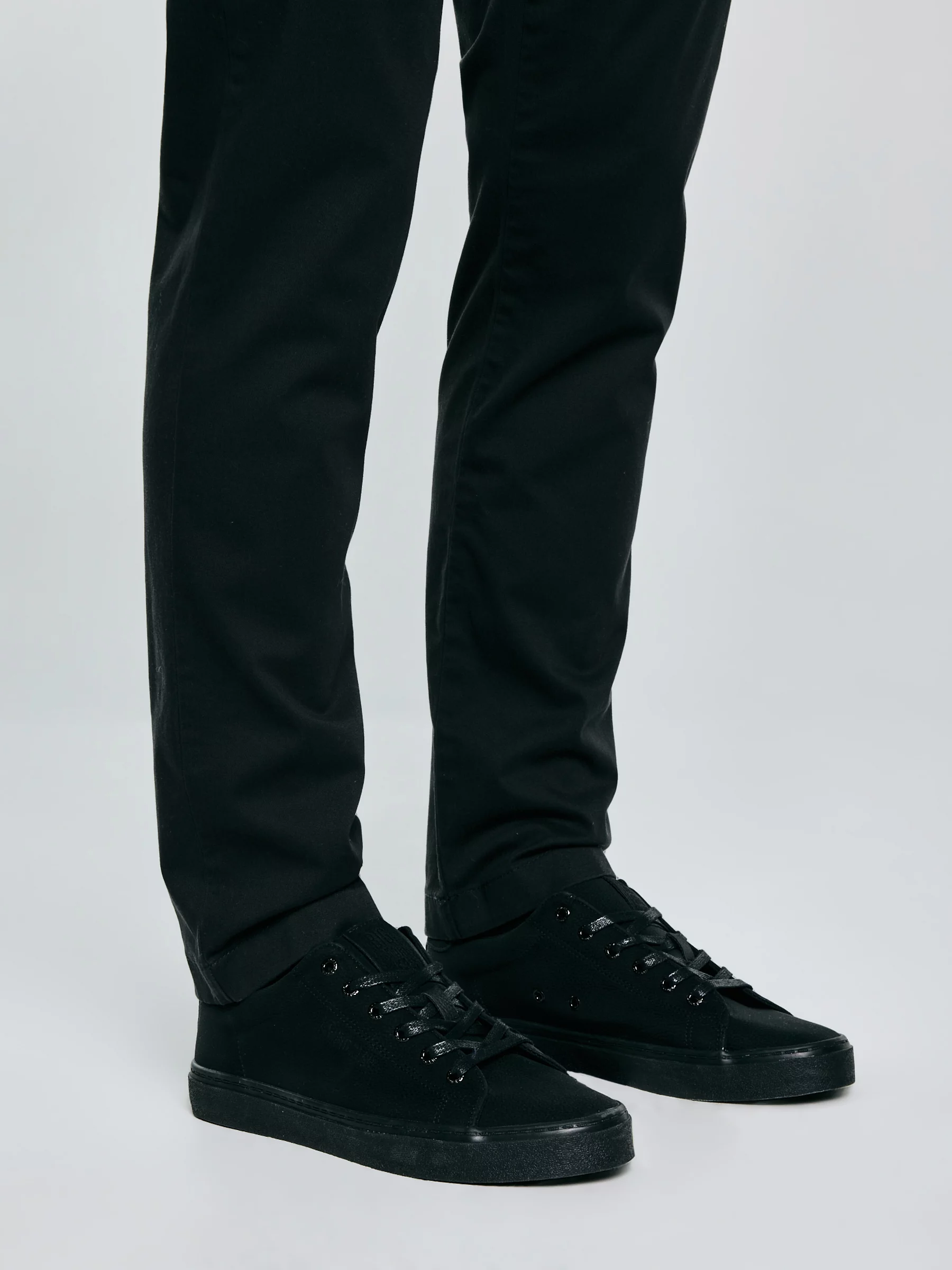 Trampki męskie niskie czarne SS174001 906