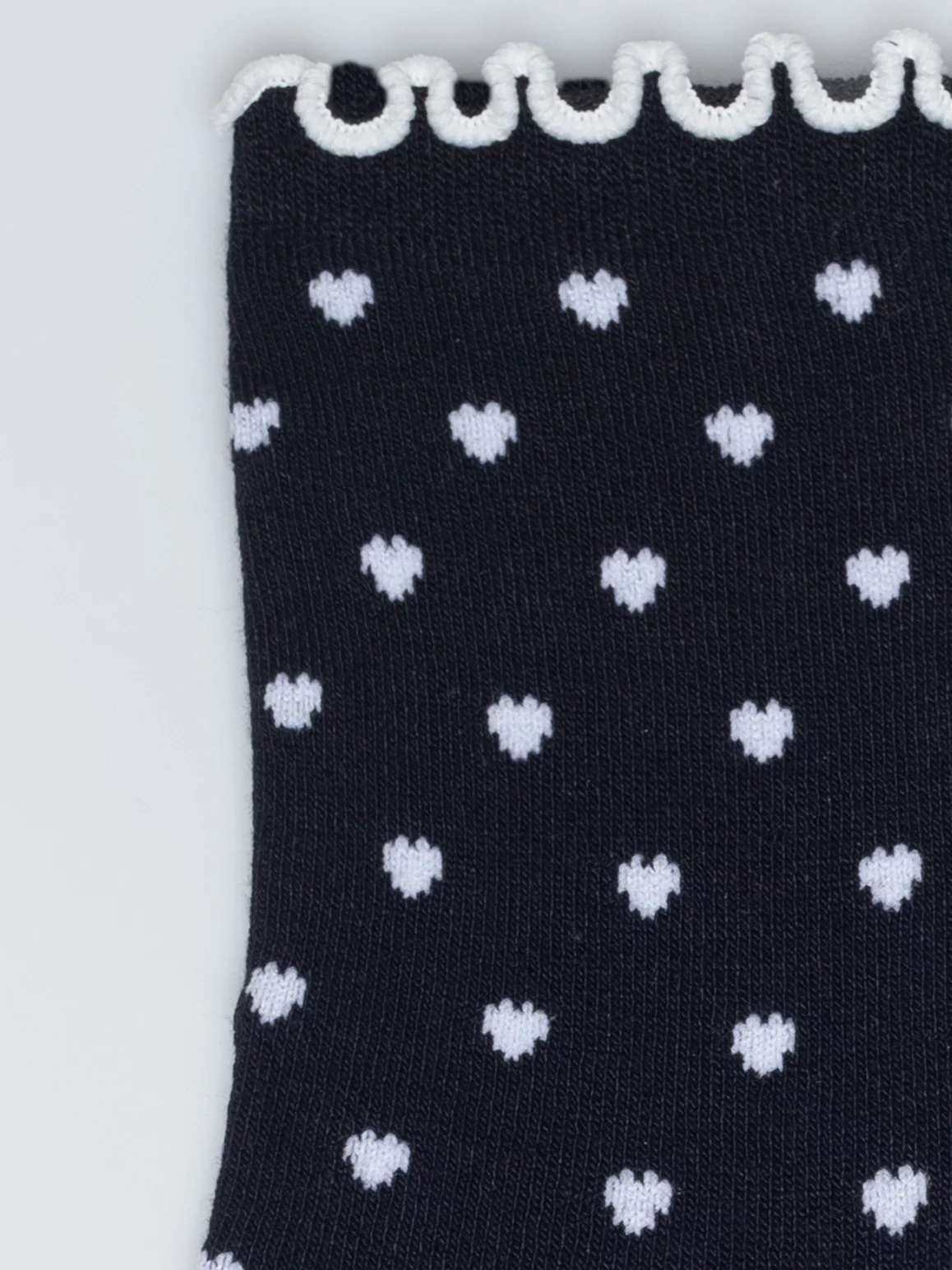 Skarpety damskie długie w białe serduszka czarne Hartisa 906