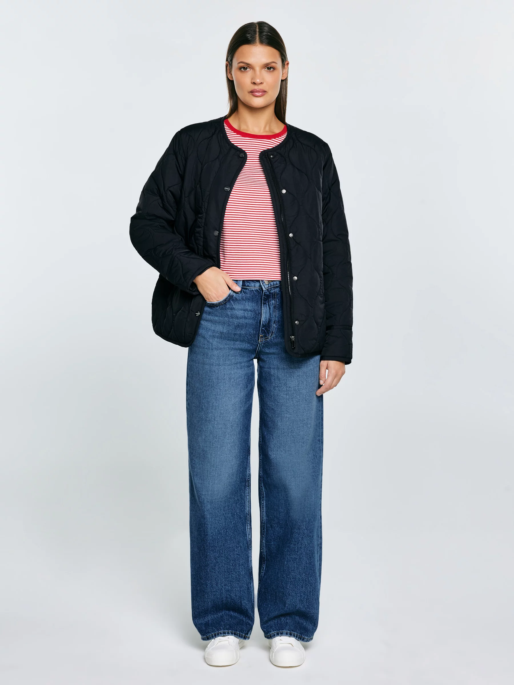 Kurtka damska z ozdobnym pikowaniem przejściowa czarna Charla 906