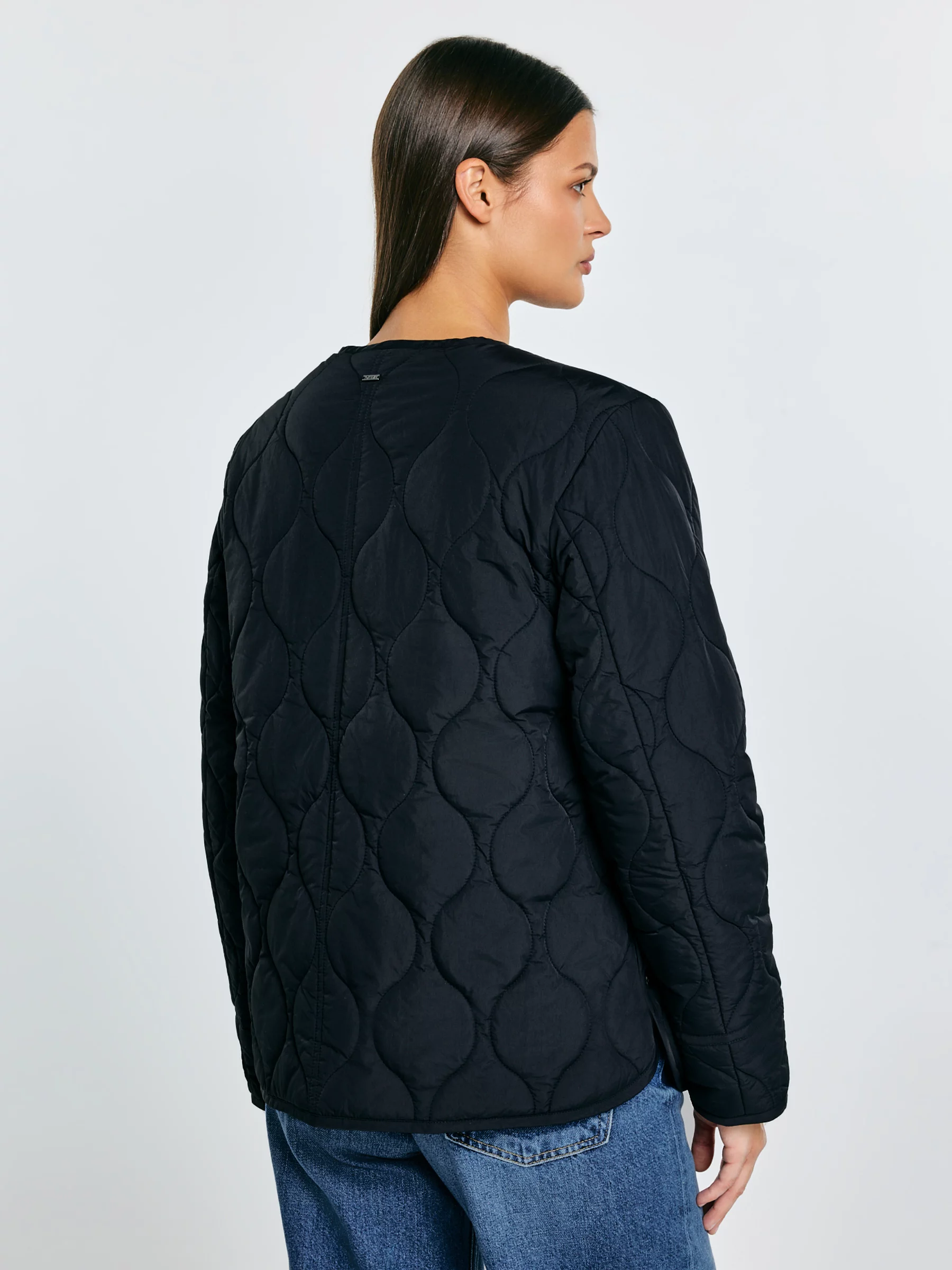 Kurtka damska z ozdobnym pikowaniem przejściowa czarna Charla 906