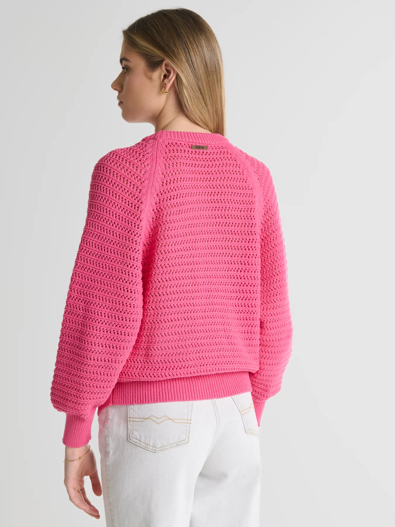 Sweter damski o ażurowym splocie różowy Funia 601