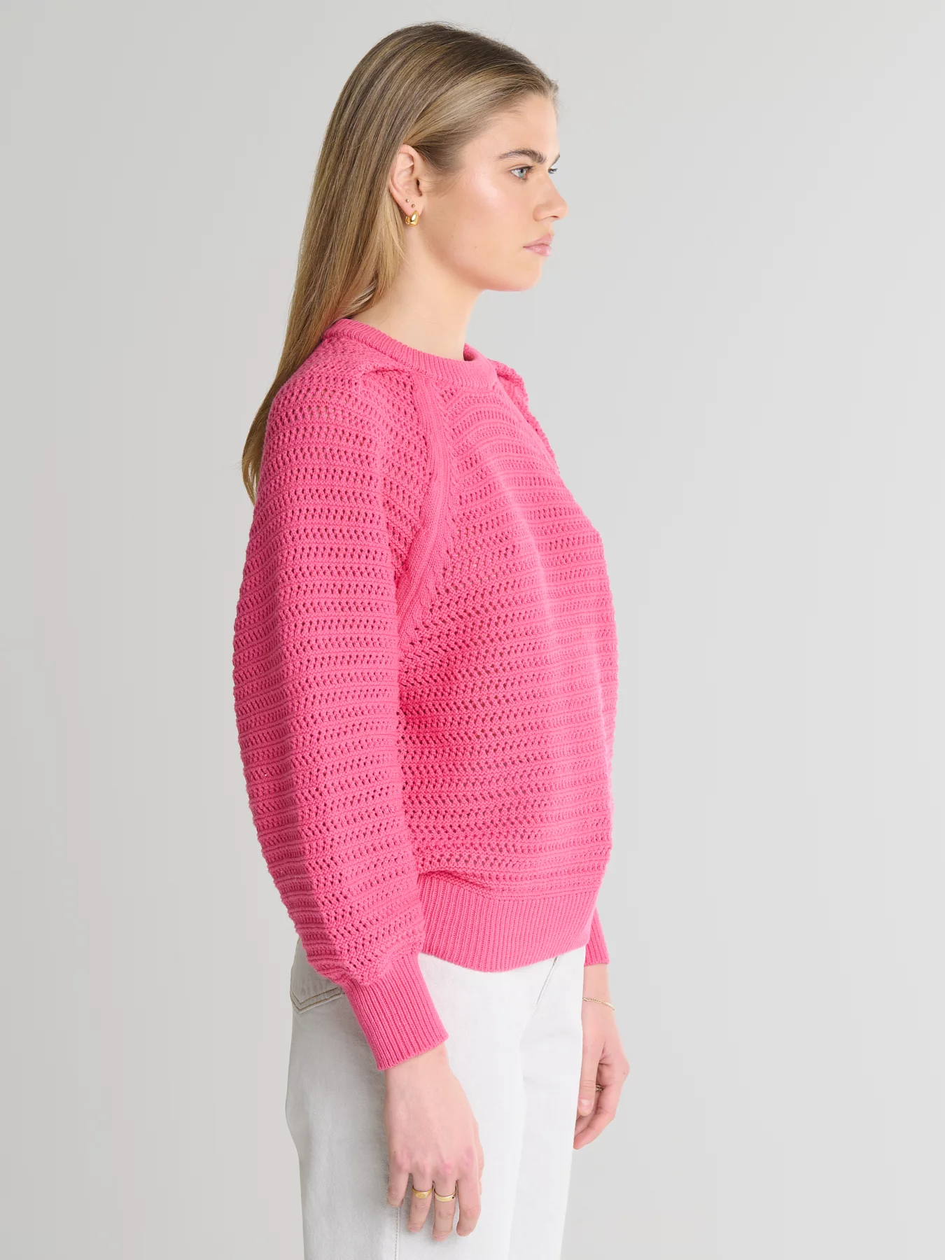 Sweter damski o ażurowym splocie różowy Funia 601