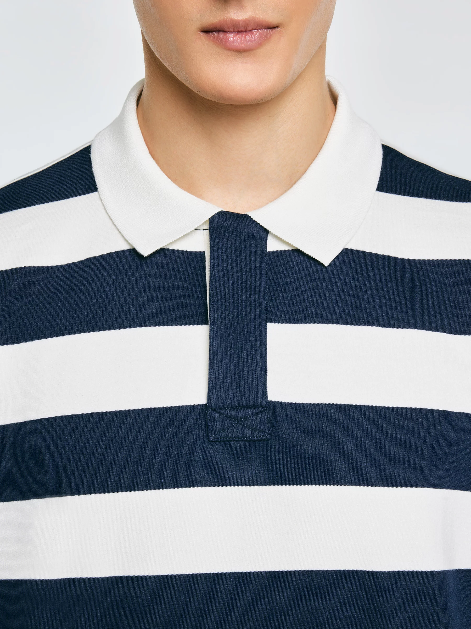 Koszulka męska polo z długim rękawem w pasy granatowo-białe Miker 100