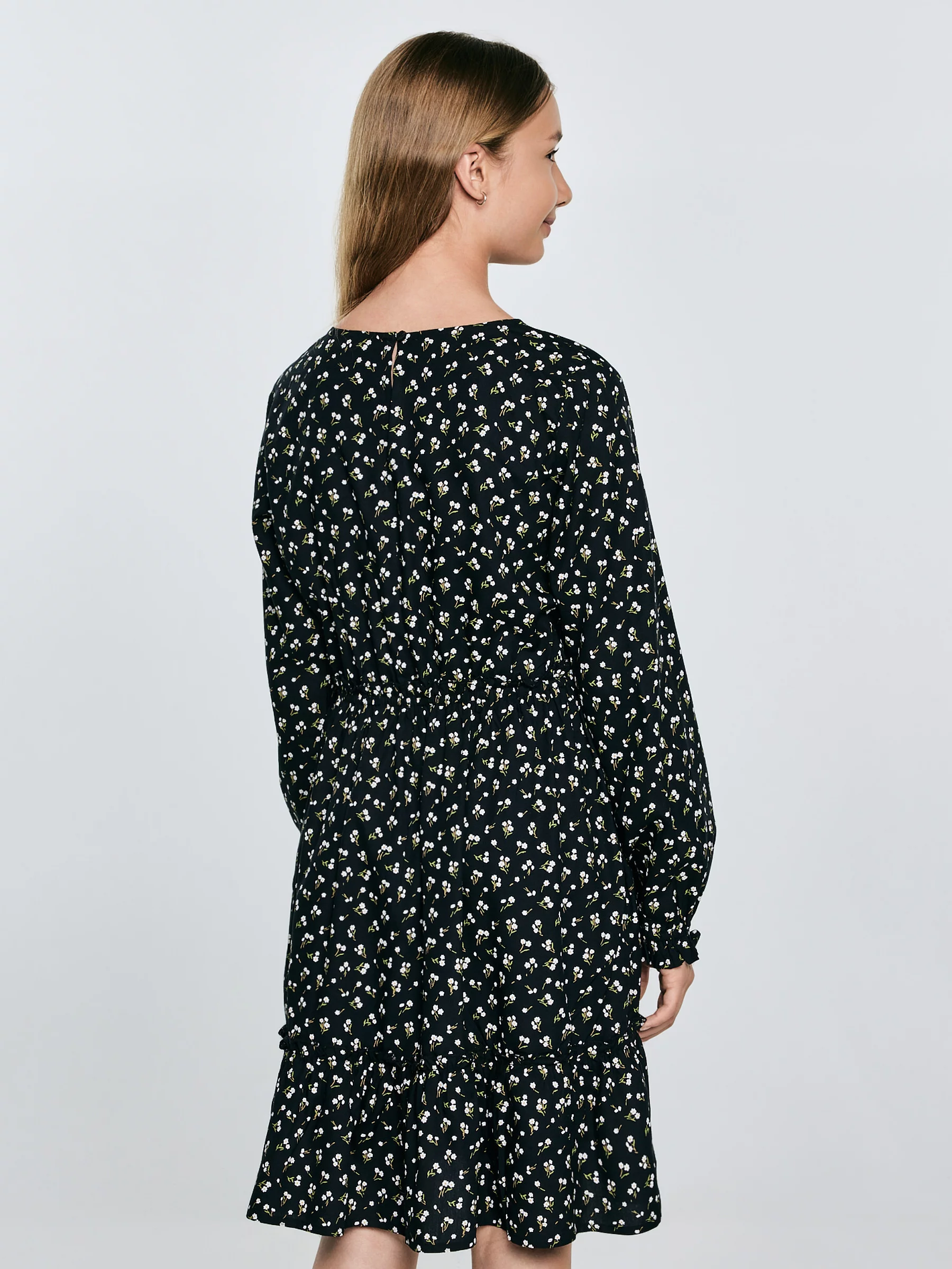 Sukienka dziewczęca z wiskozy z motywem kwiatowym czarna Namisa 906