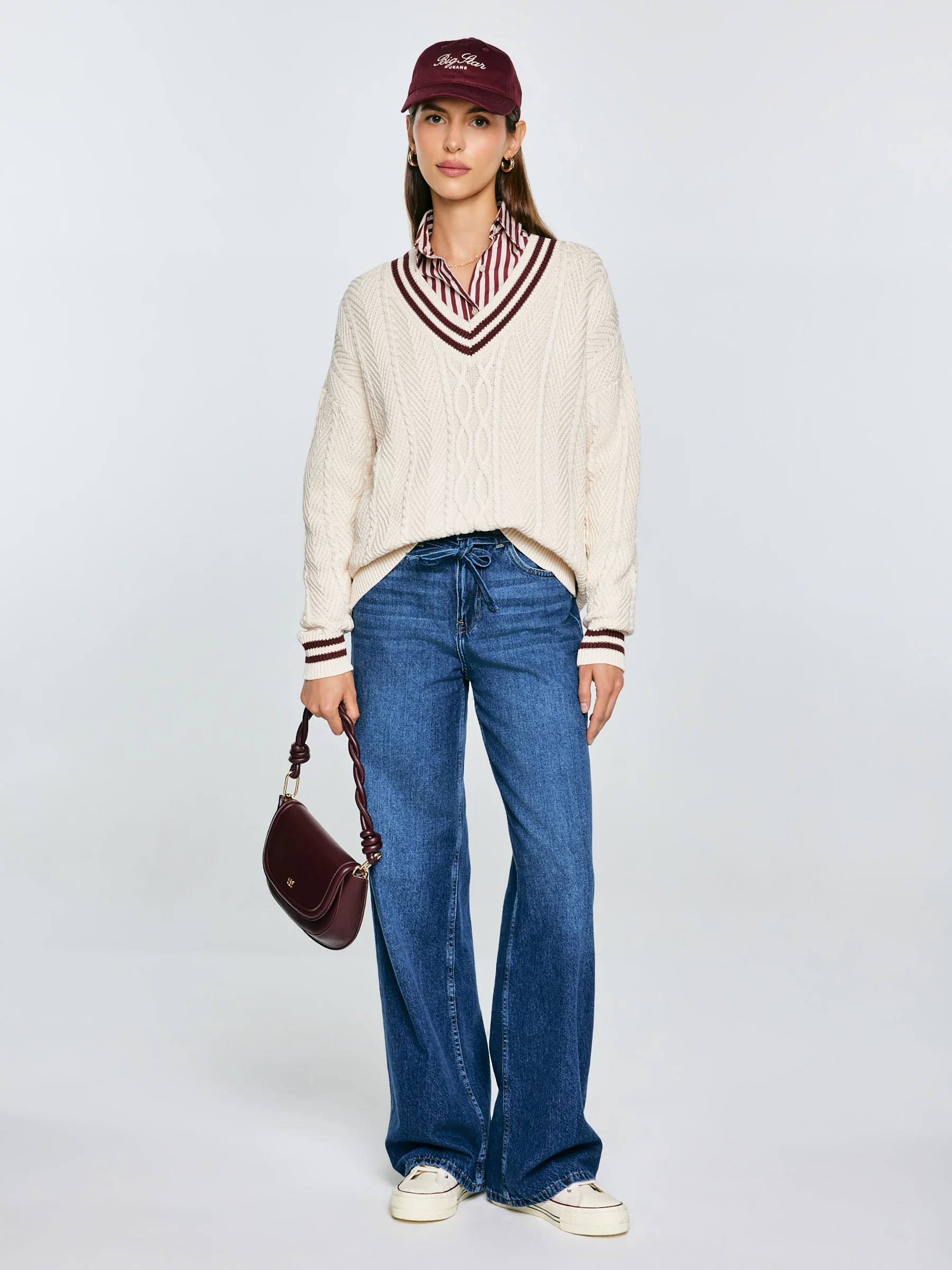 Sweter damski z wiskozy z dekoltem v-neck kremowy Cyntylia 102