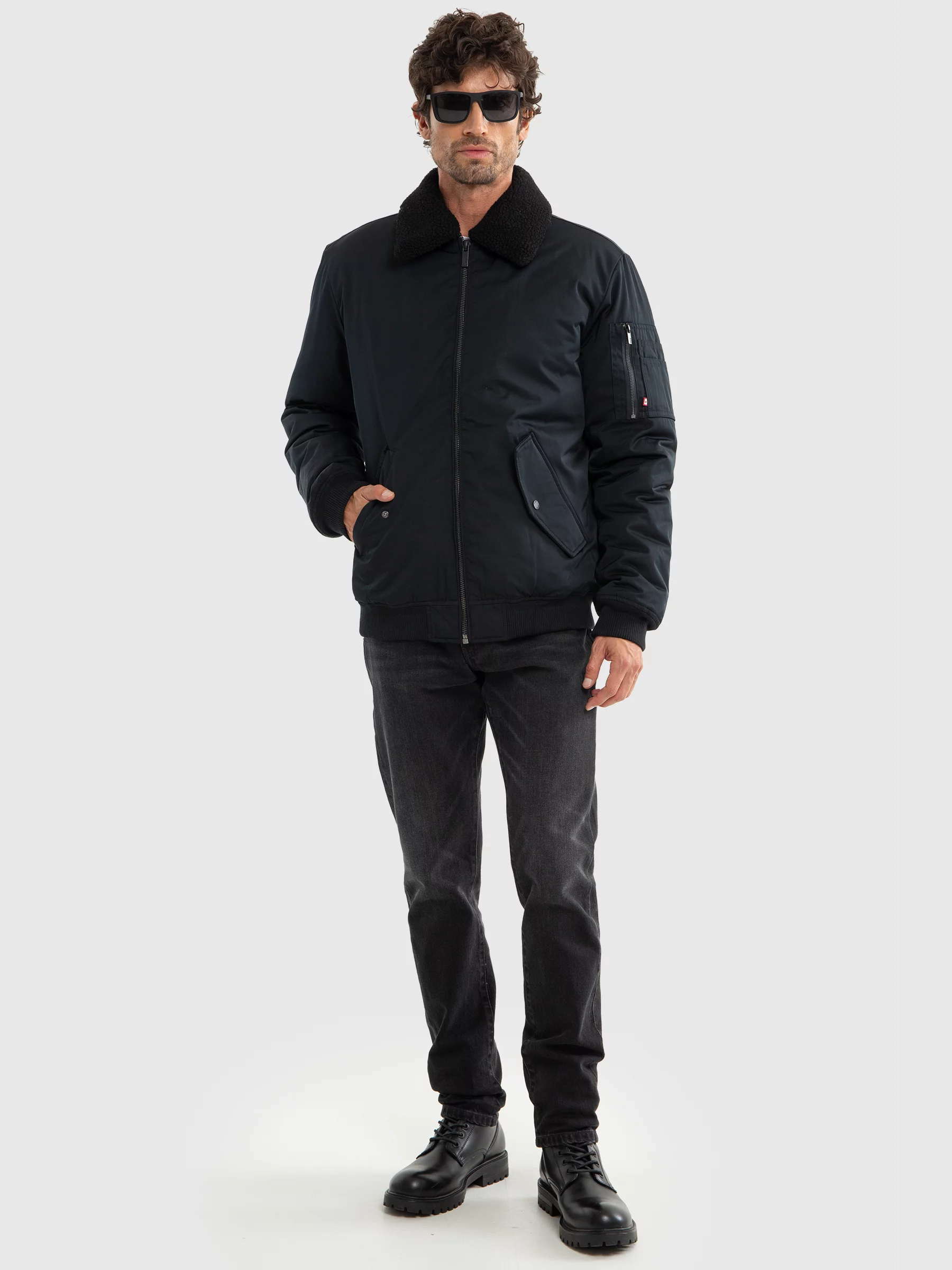 Kurtka męska bomberka z kołnierzem z futerka czarna Dekseb 906