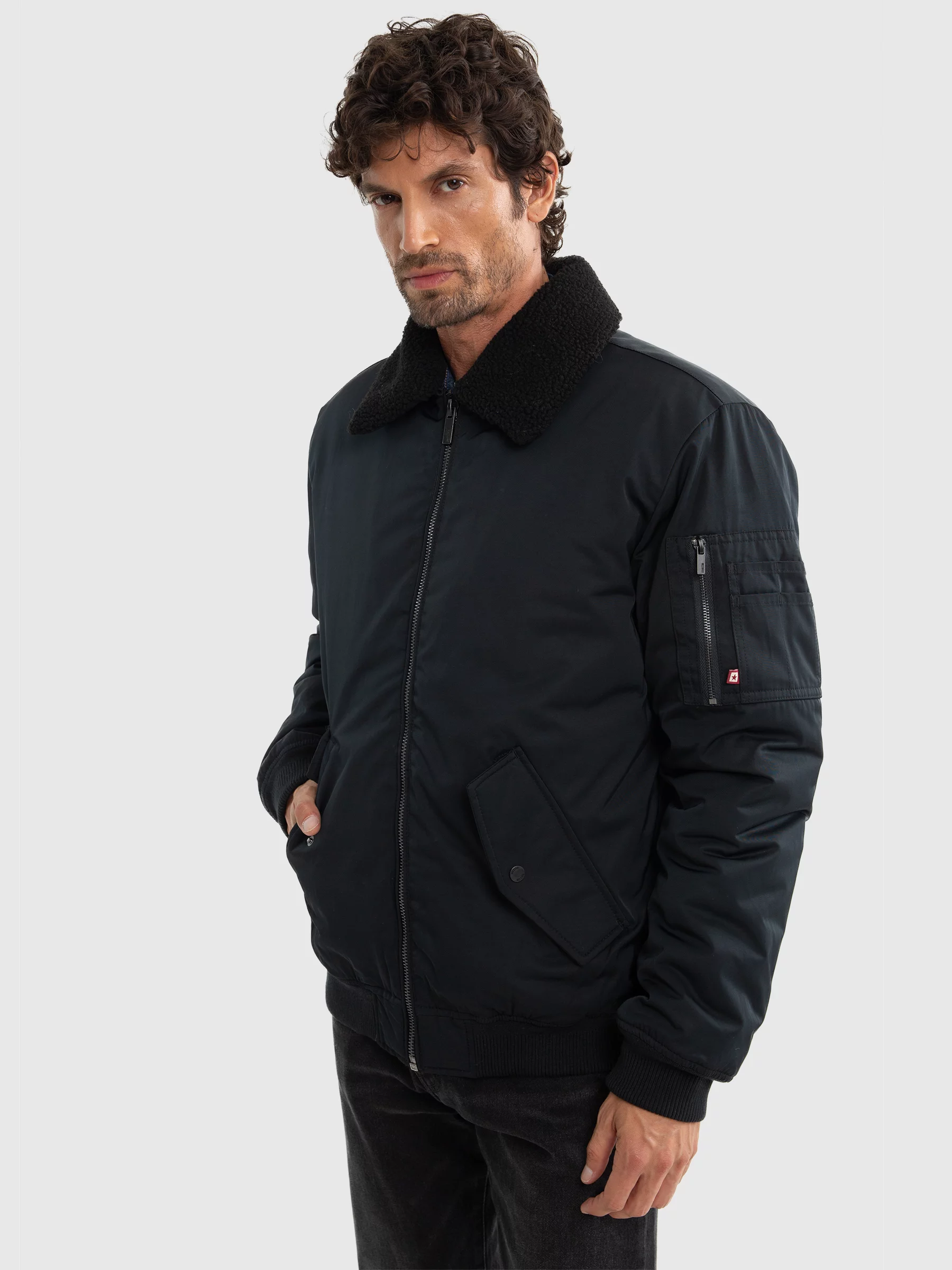 Kurtka męska bomberka z kołnierzem z futerka czarna Dekseb 906