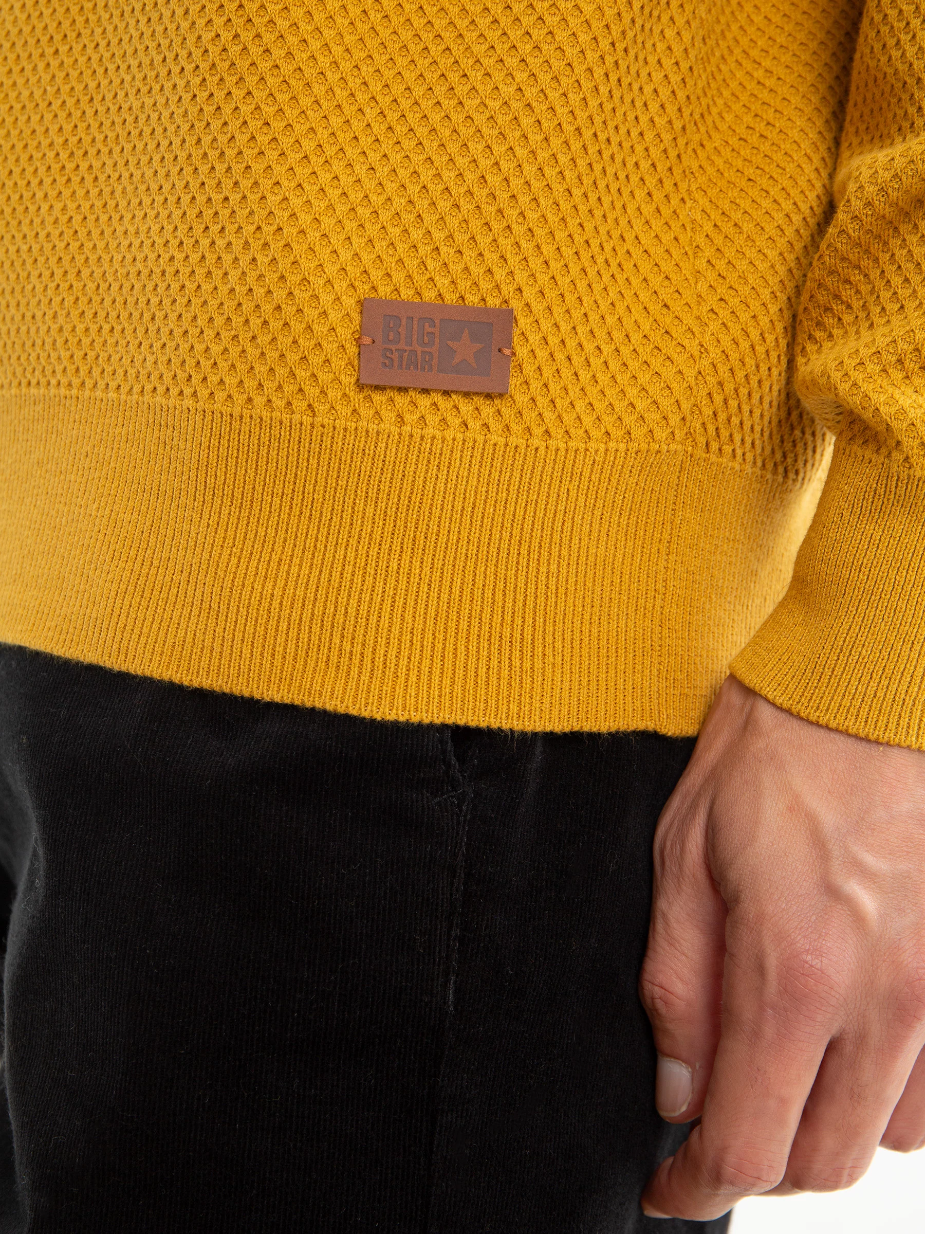 Sweter męski bawełniany klasyczny żółty Reyli 202