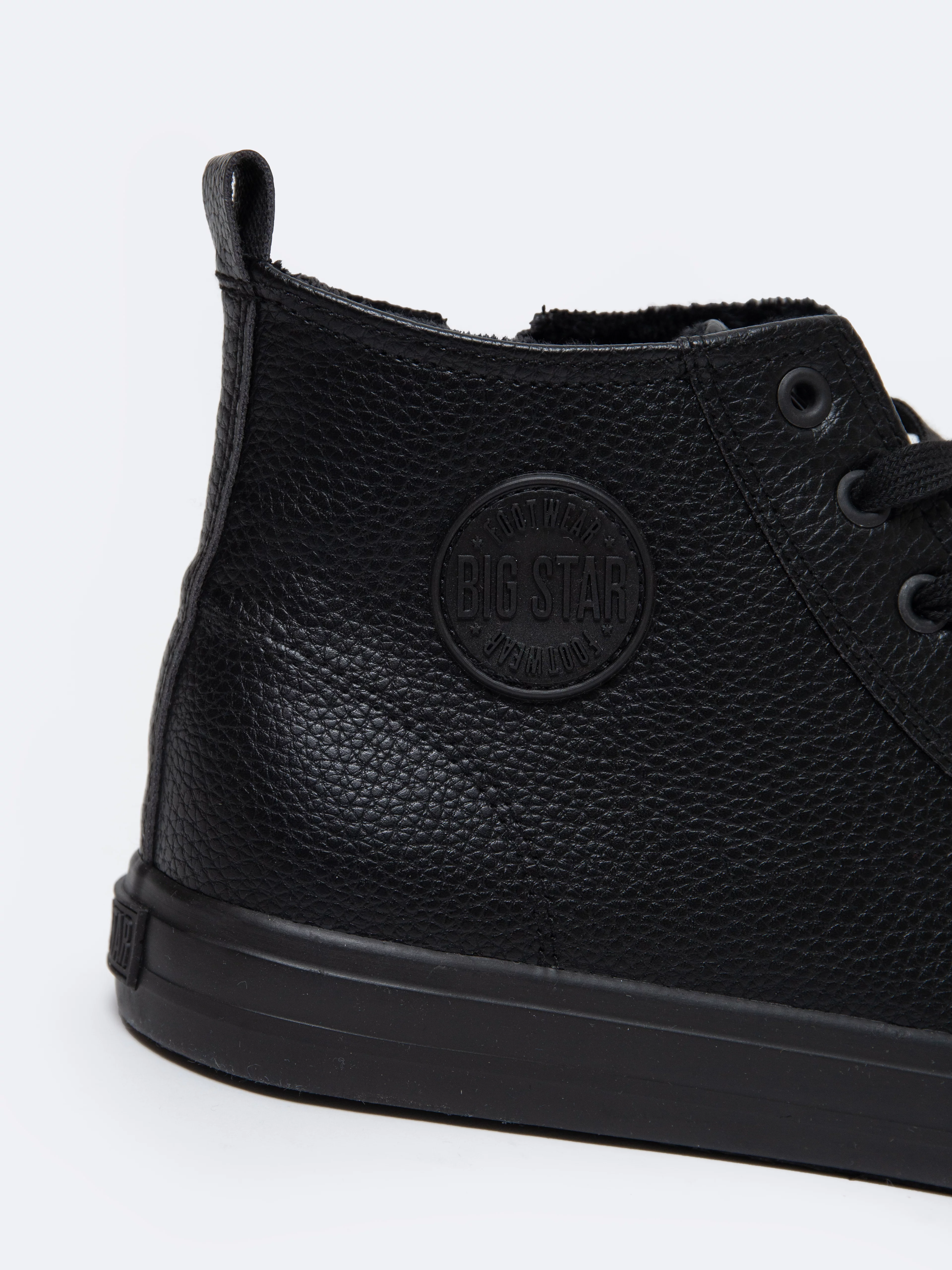 Trampki męskie wysokie ze skóry ekologicznej czarne MM174012 906