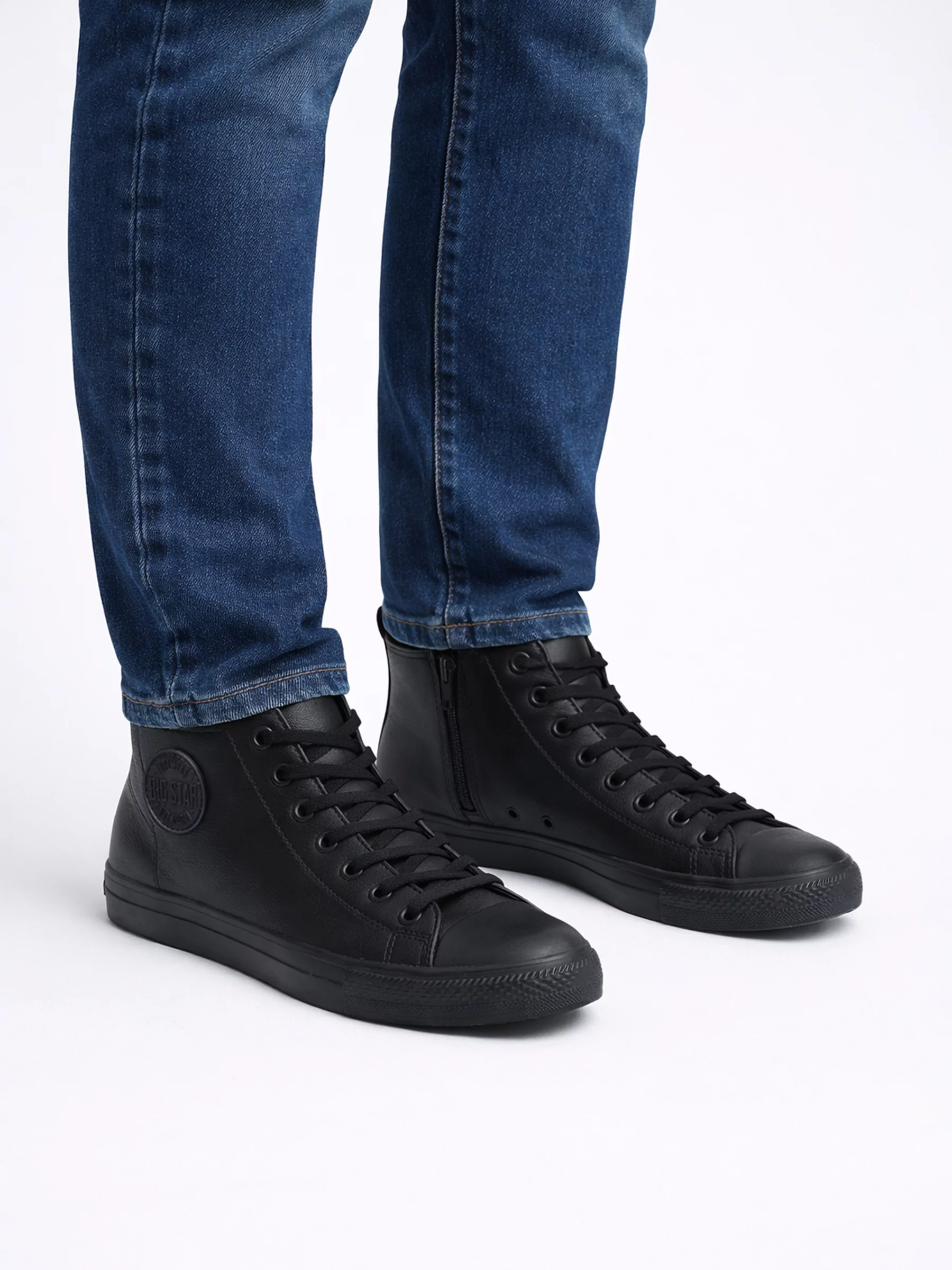 Trampki męskie wysokie ze skóry ekologicznej czarne MM174012 906