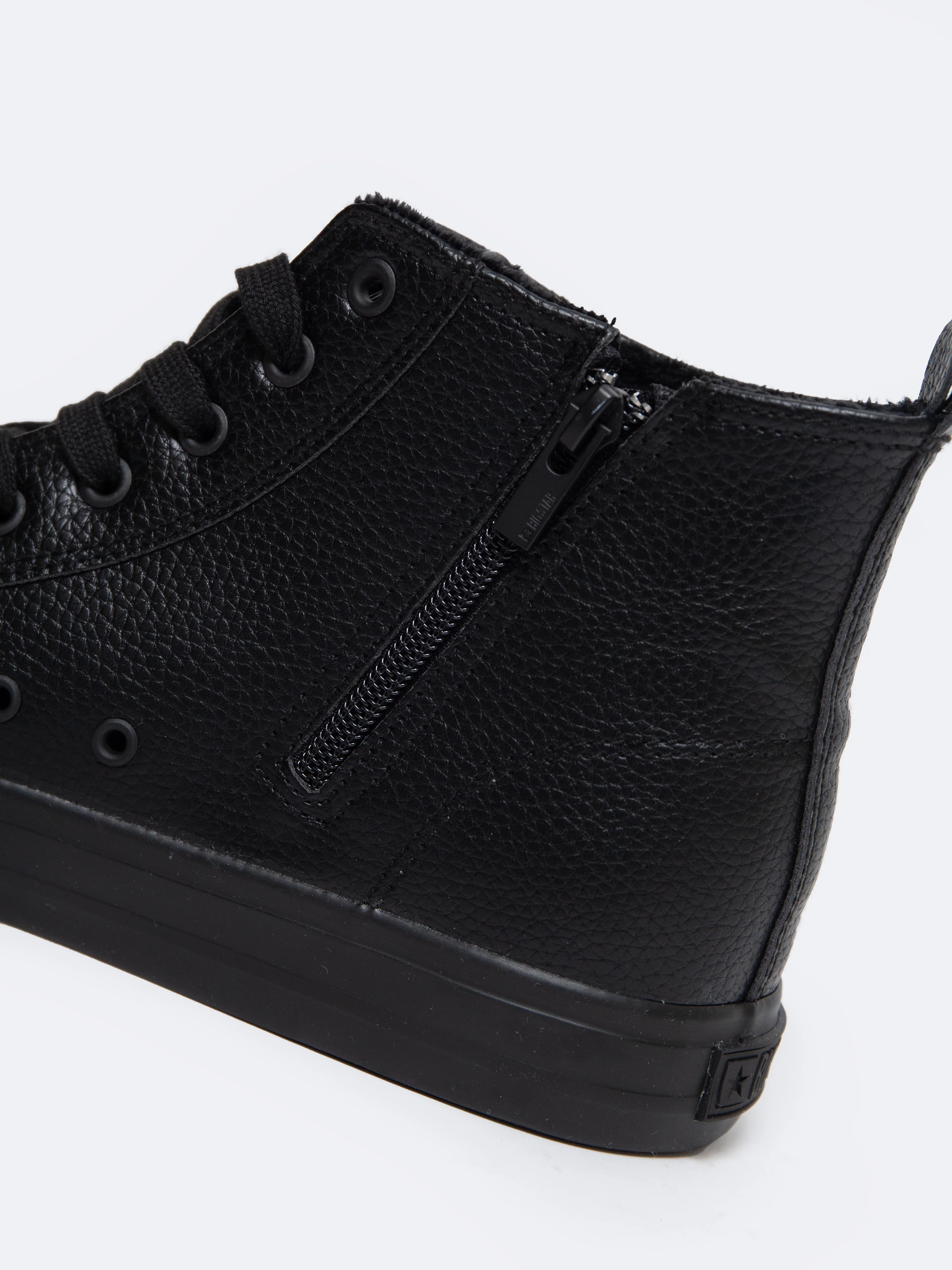 Trampki męskie wysokie ze skóry ekologicznej czarne MM174012 906