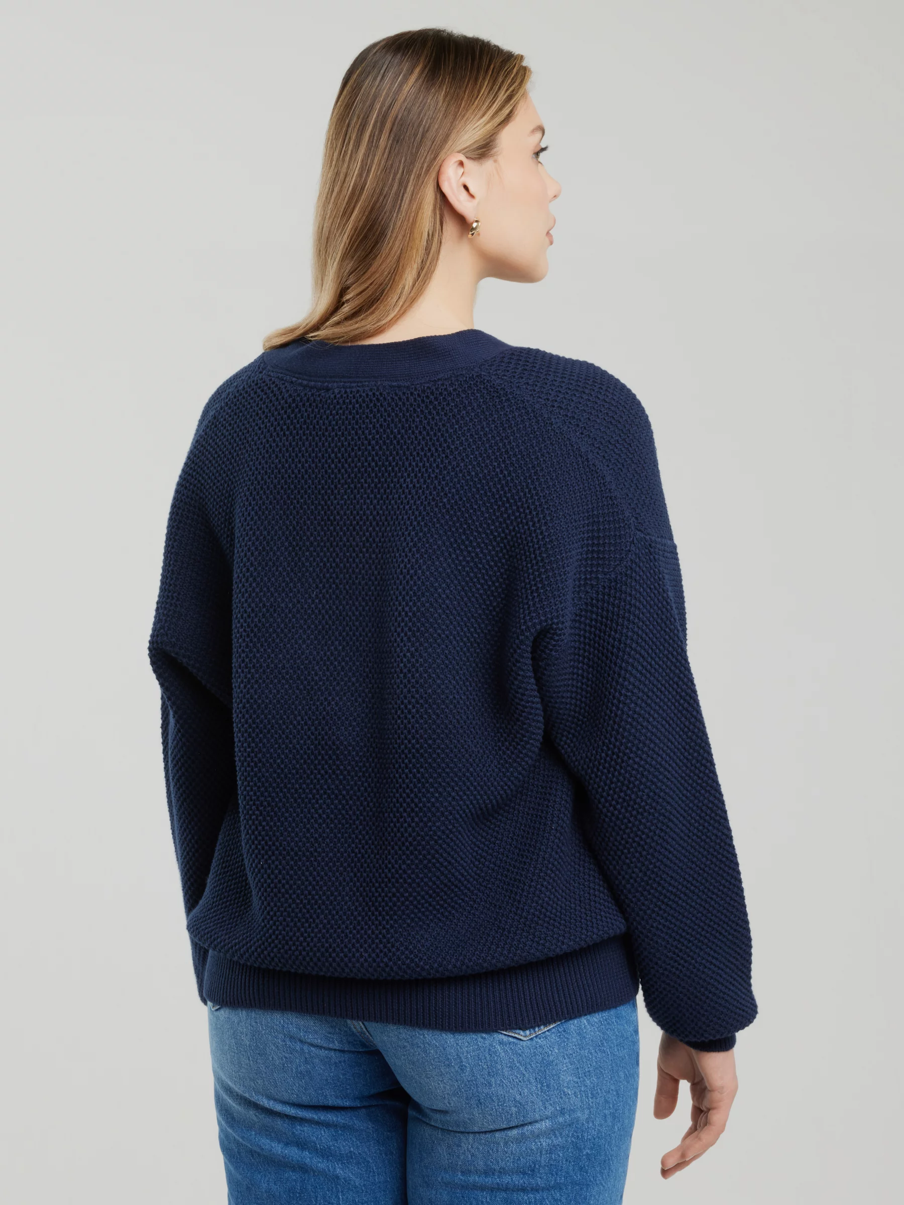 Sweter kardigan damski o strukturalnym splocie granatowy Sabira 403