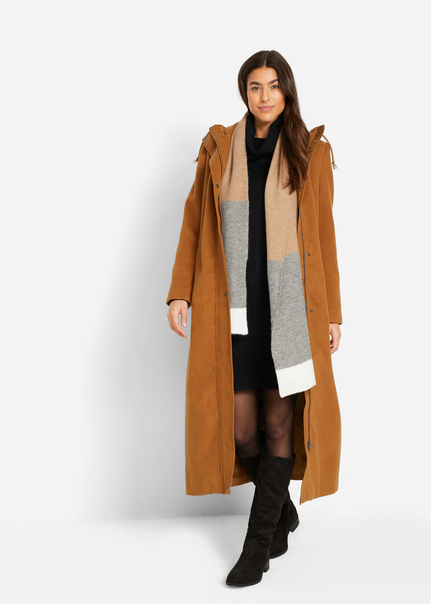 Opis: Sukienka dzianinowa oversized.