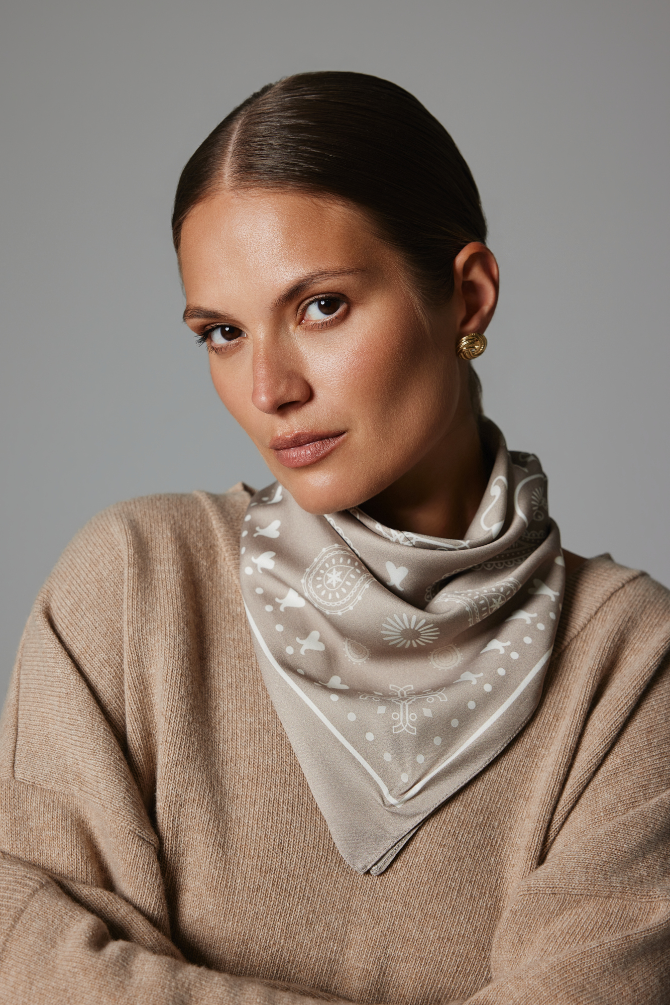 APASZKA THEA BEŻOWA One size - Flawless