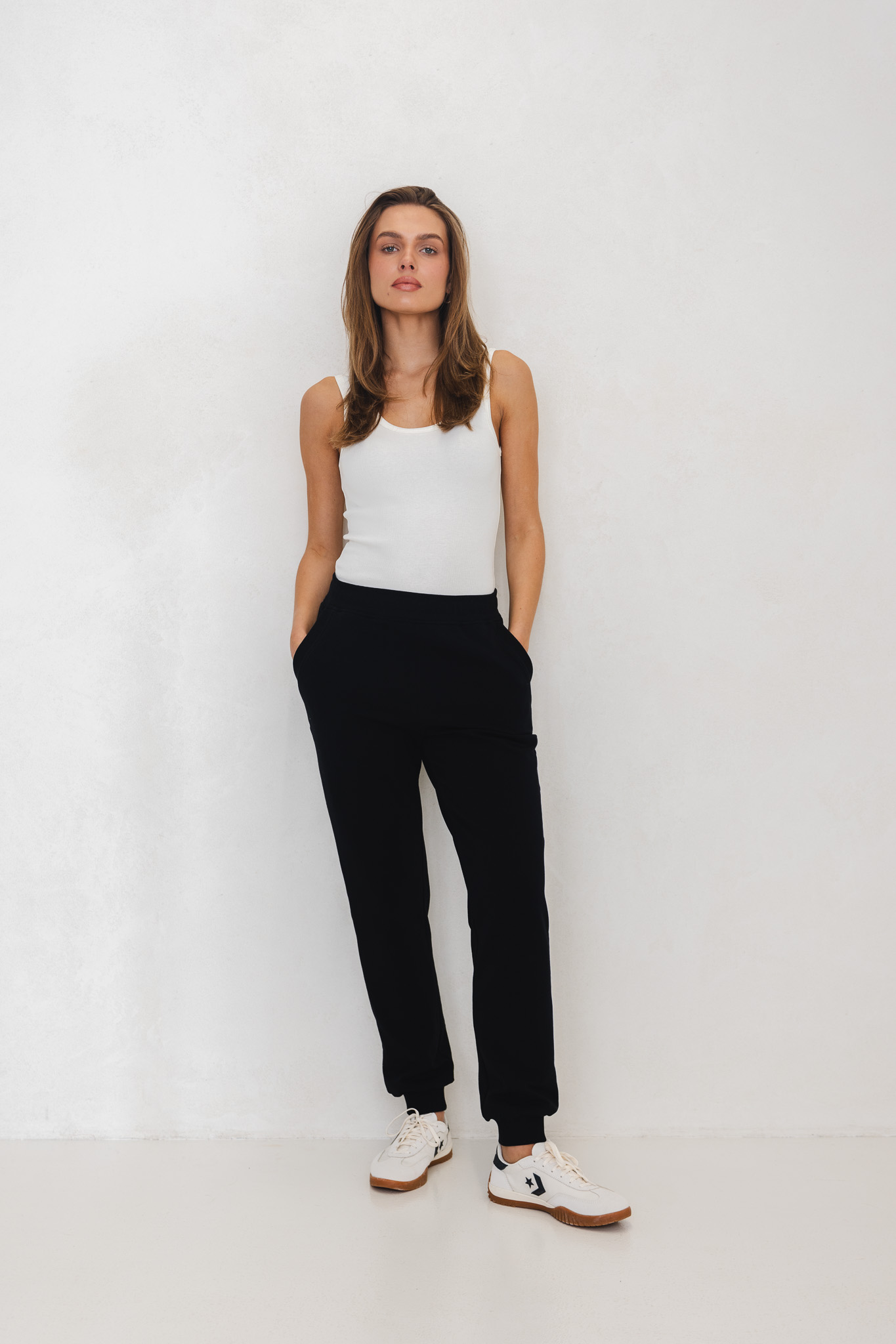 LEKKIE SPODNIE JOGGERS CZARNE M - Flawless