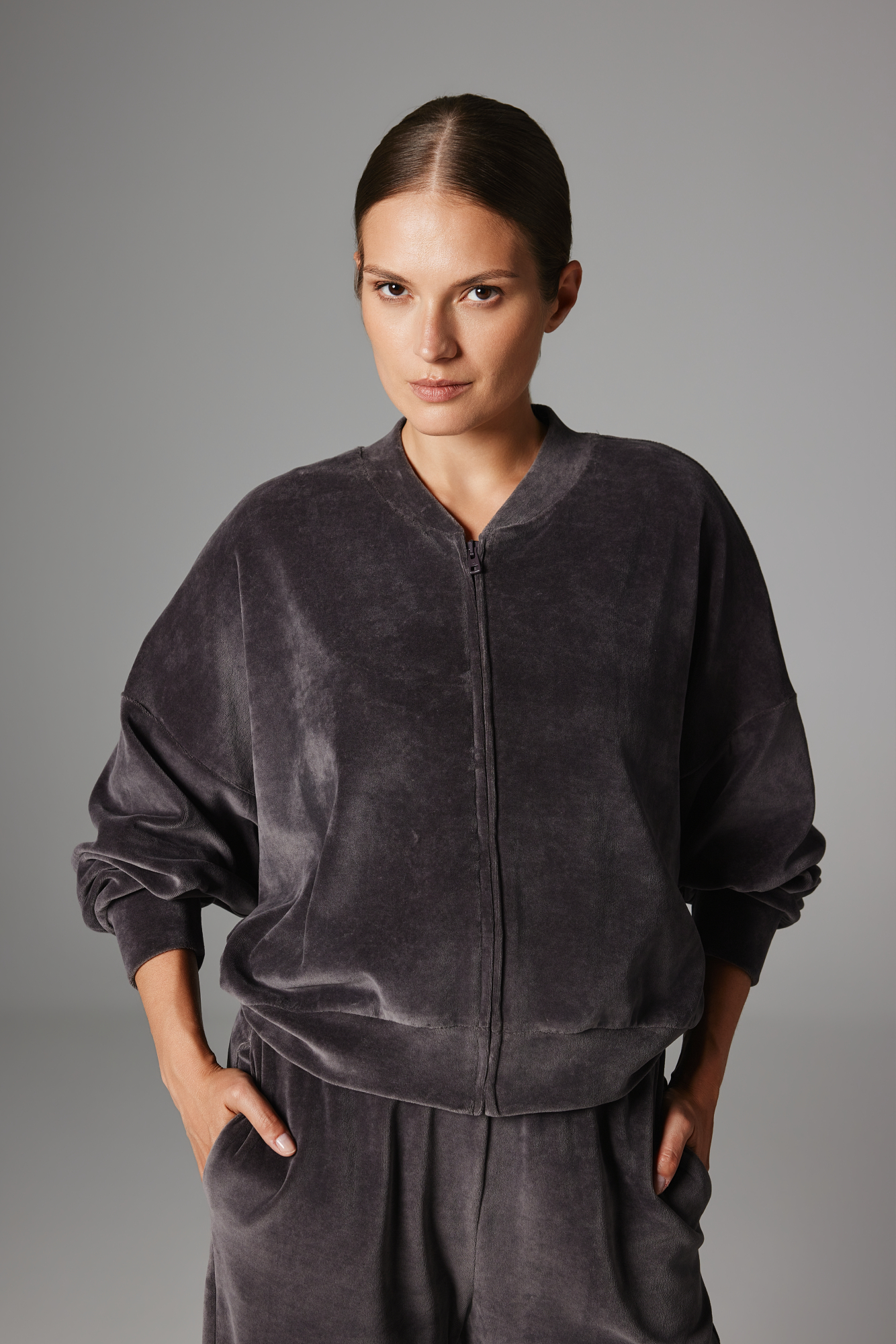 WELUROWA BLUZA NELLI ANTRACYT L - Flawless