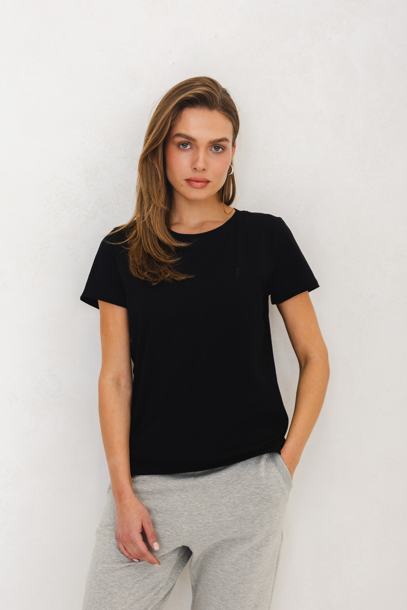 T-SHIRT INGA CZARNY Z HAFTEM M - Flawless