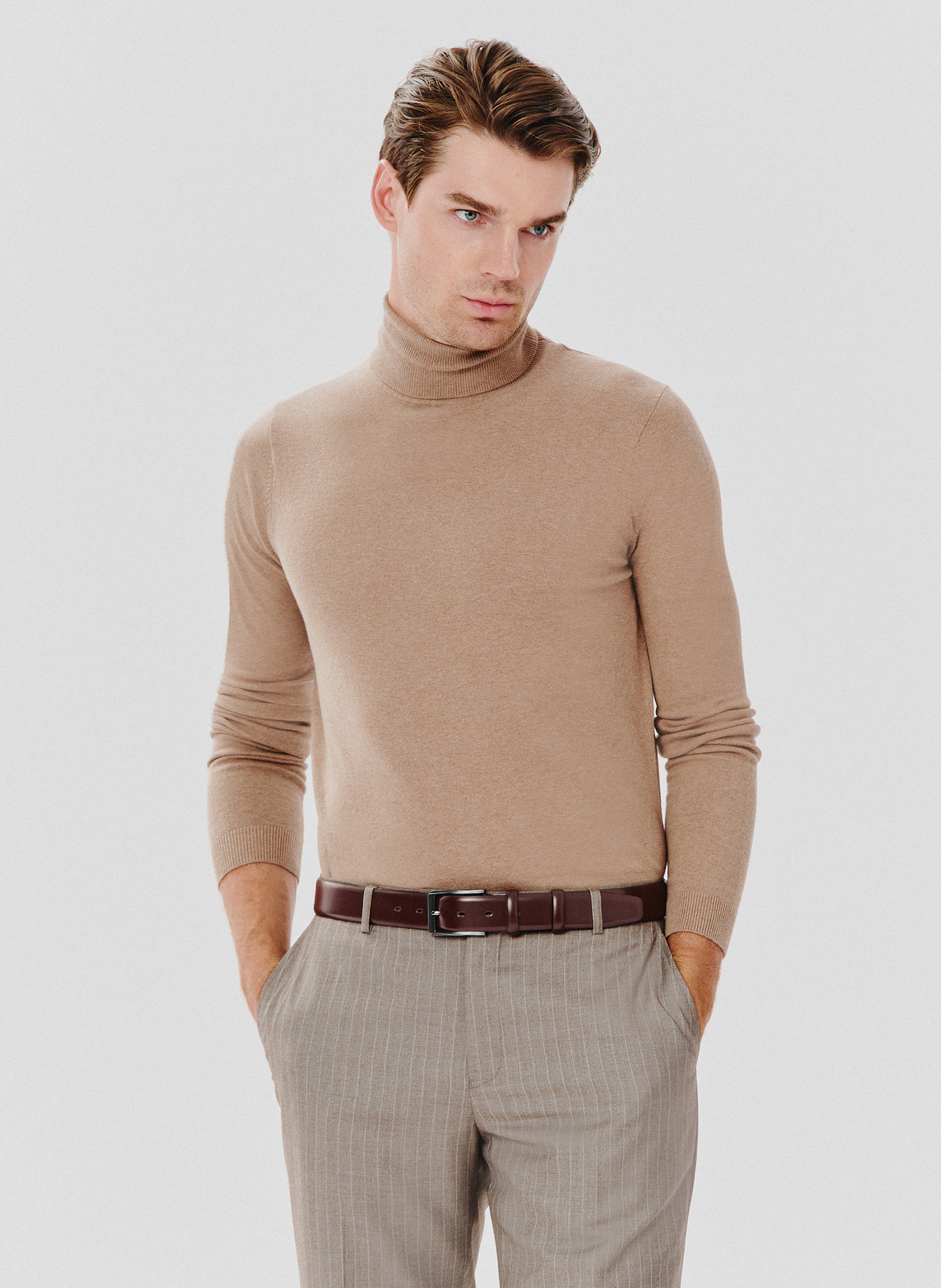 Beżowy gładki golf męski - Pako Lorente