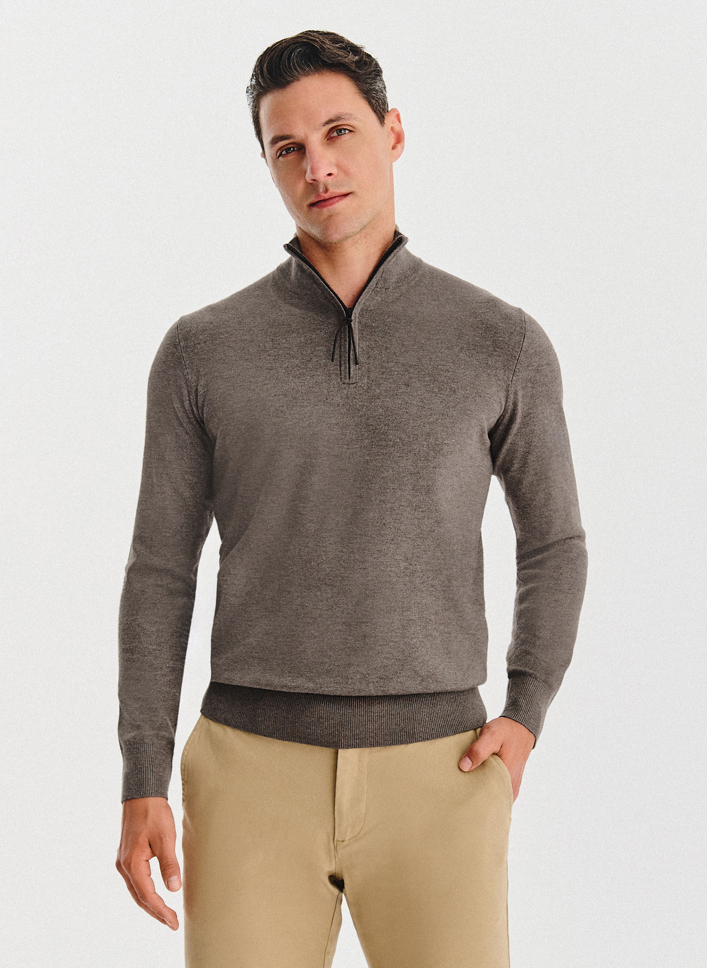 Brązowy sweter z rozpinaną stójką - Pako Lorente