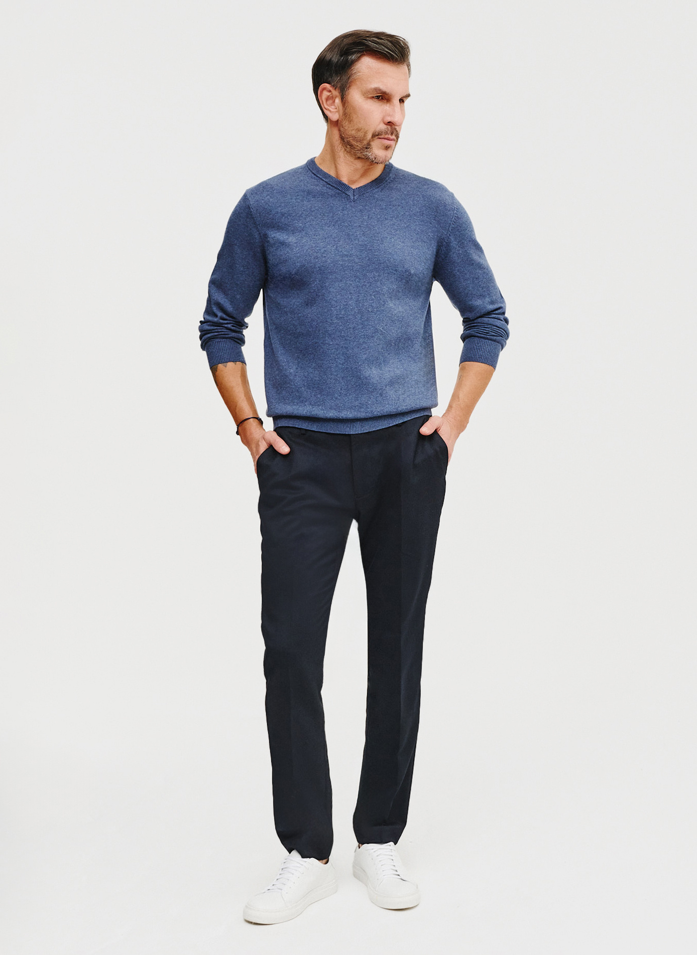 Niebieski męski sweter w serek - Pako Lorente