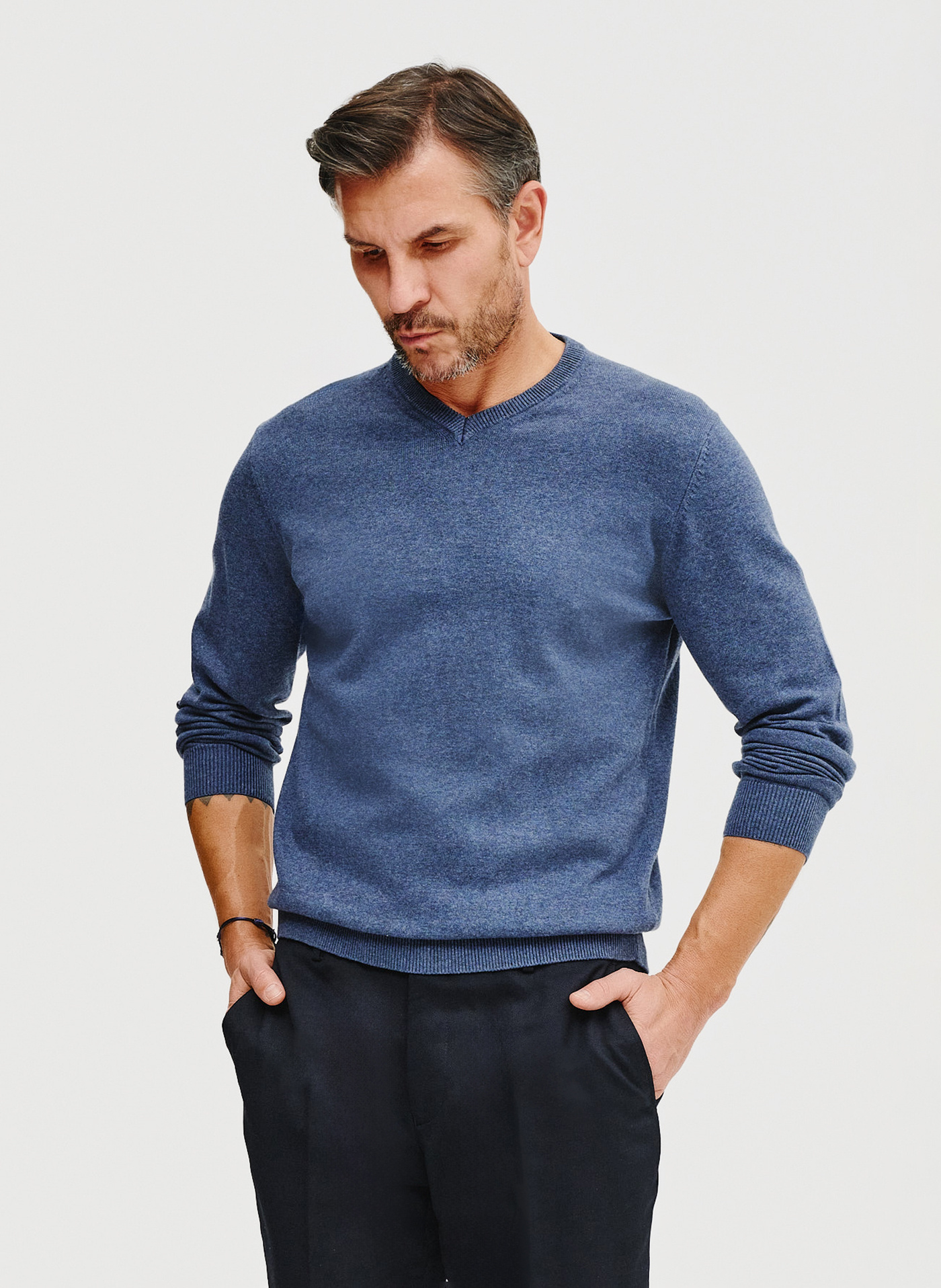 Niebieski męski sweter w serek - Pako Lorente