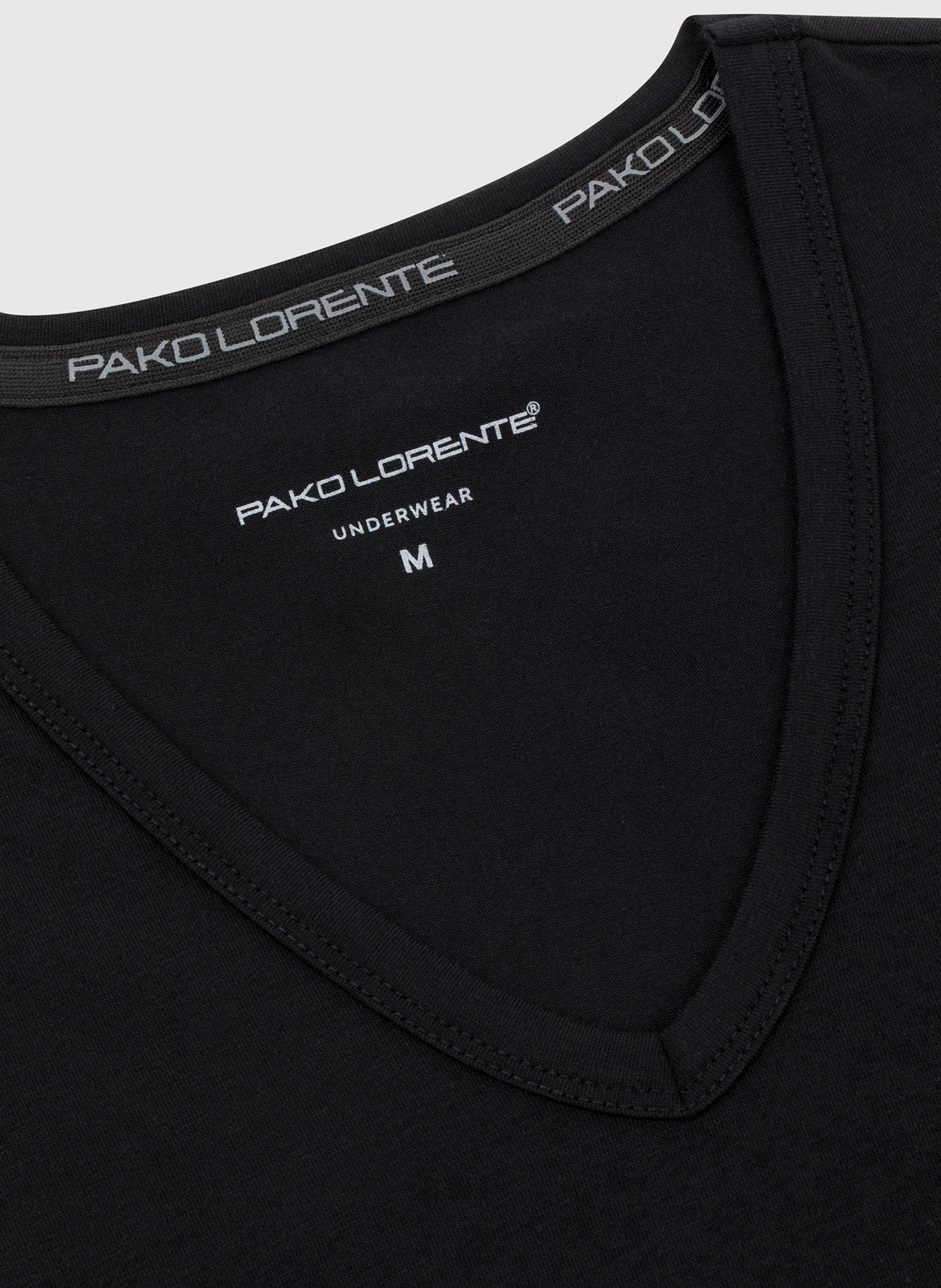 T-shirt v-neck w czarnym kolorze  dwupak - Pako Lorente