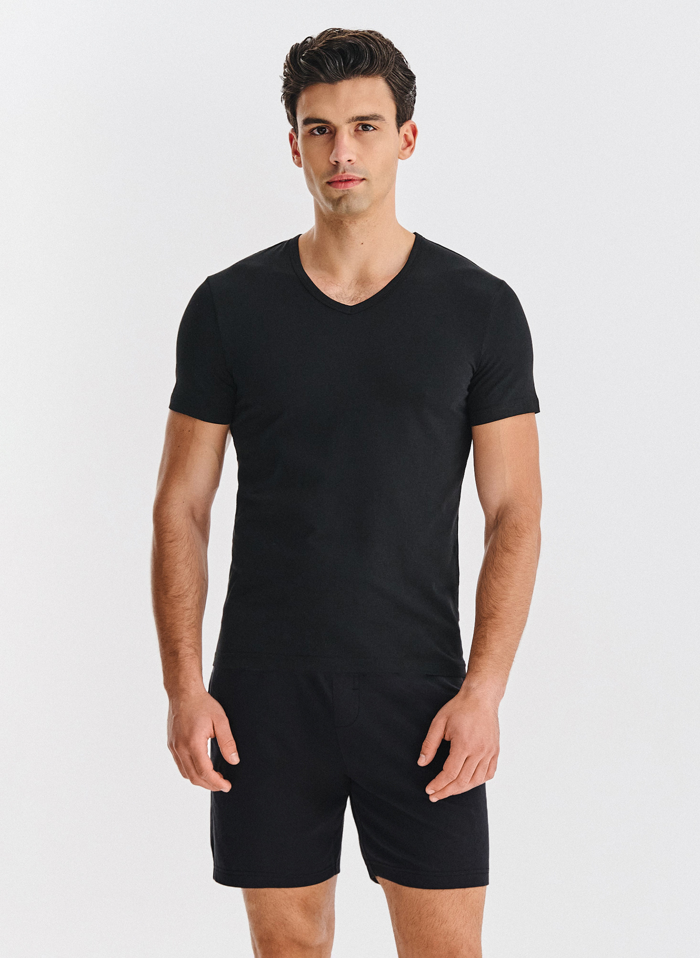 T-shirt v-neck w czarnym kolorze  dwupak - Pako Lorente