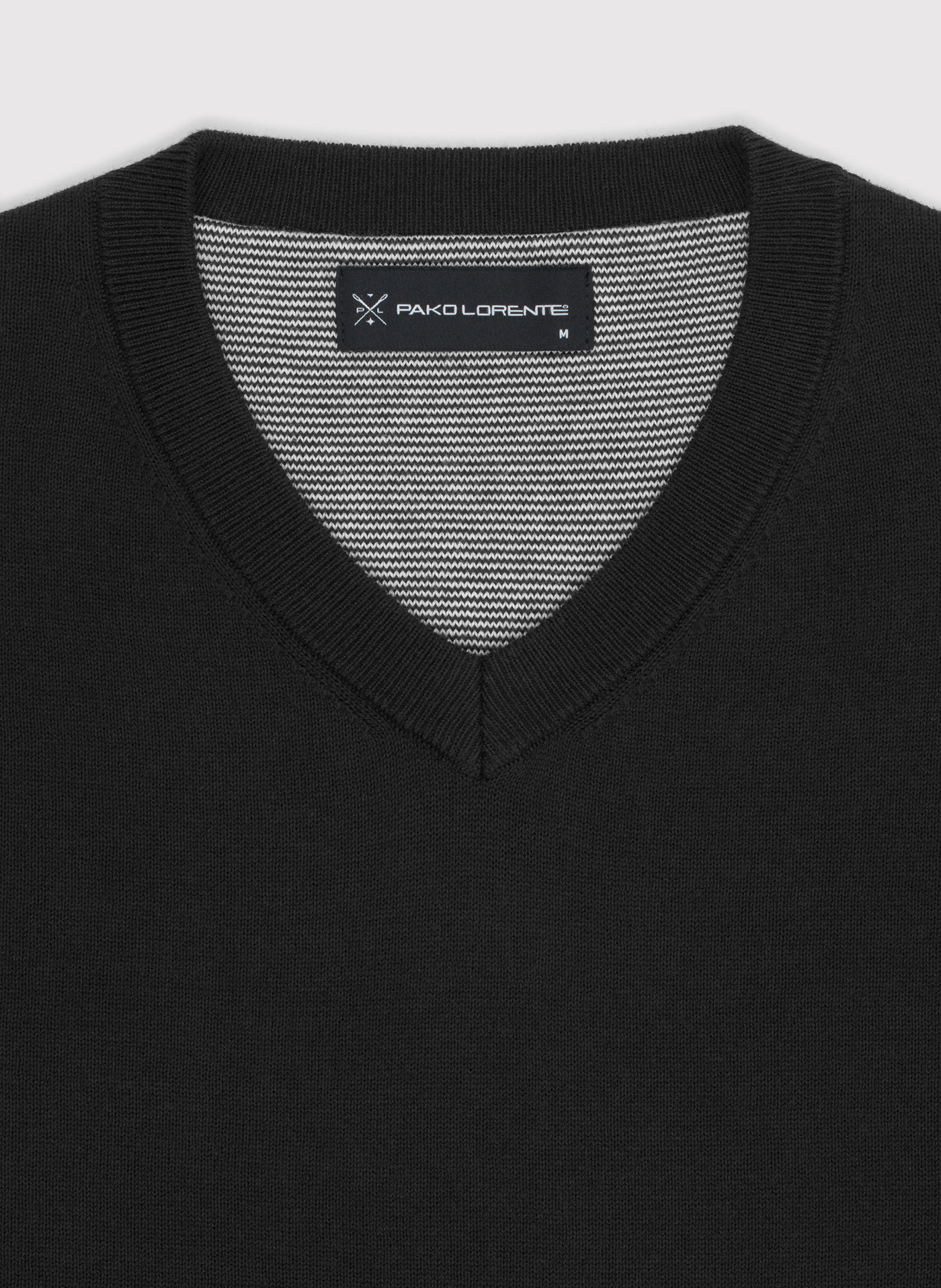Czarny męski sweter w serek - Pako Lorente