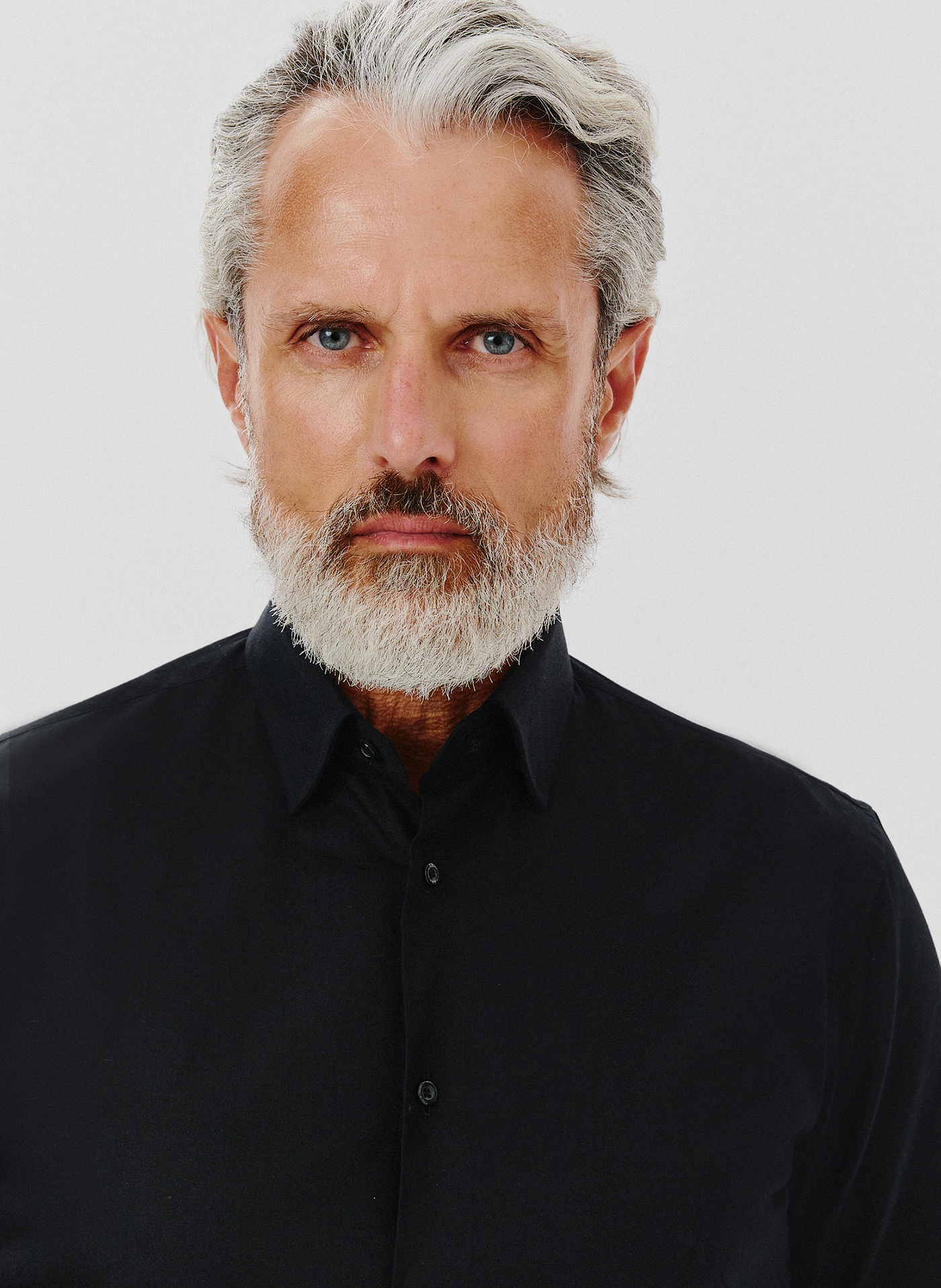 Gładka koszula męska w czarnym kolorze - Pako Lorente