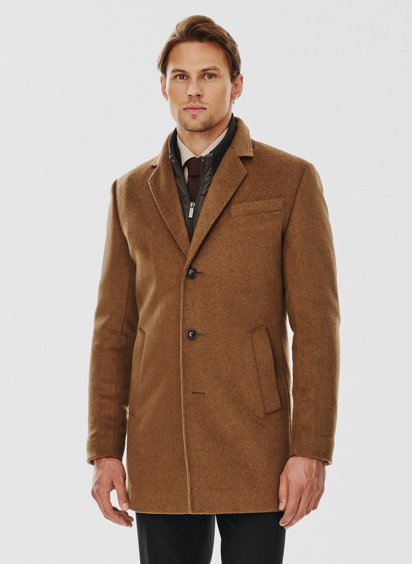 Kamelowy płaszcz męski z odpinaną stójką - Pako Lorente