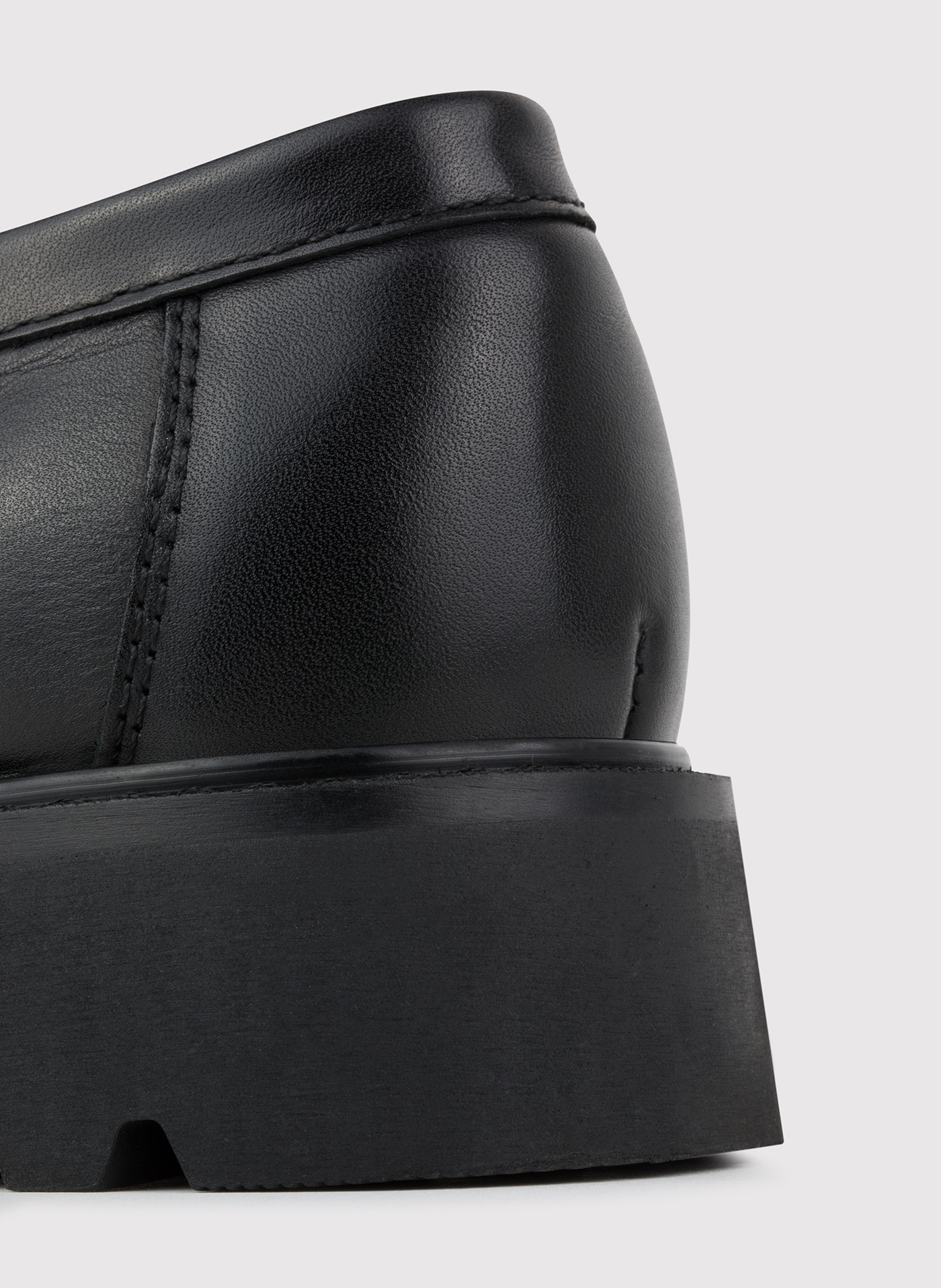 Czarne loafersy męskie - Pako Lorente