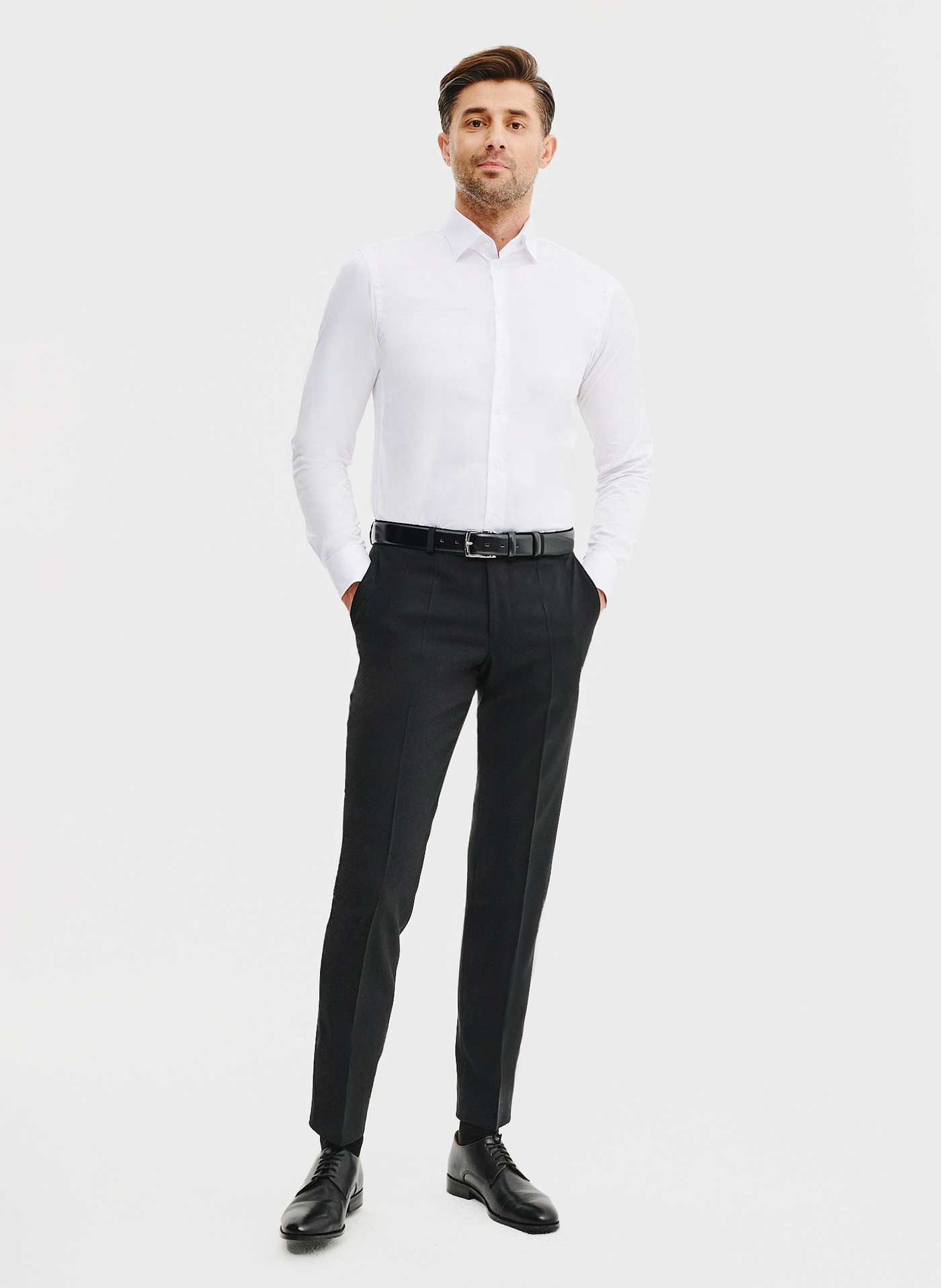 Wełniane spodnie garniturowe w kolorze czarnym - Pako Lorente