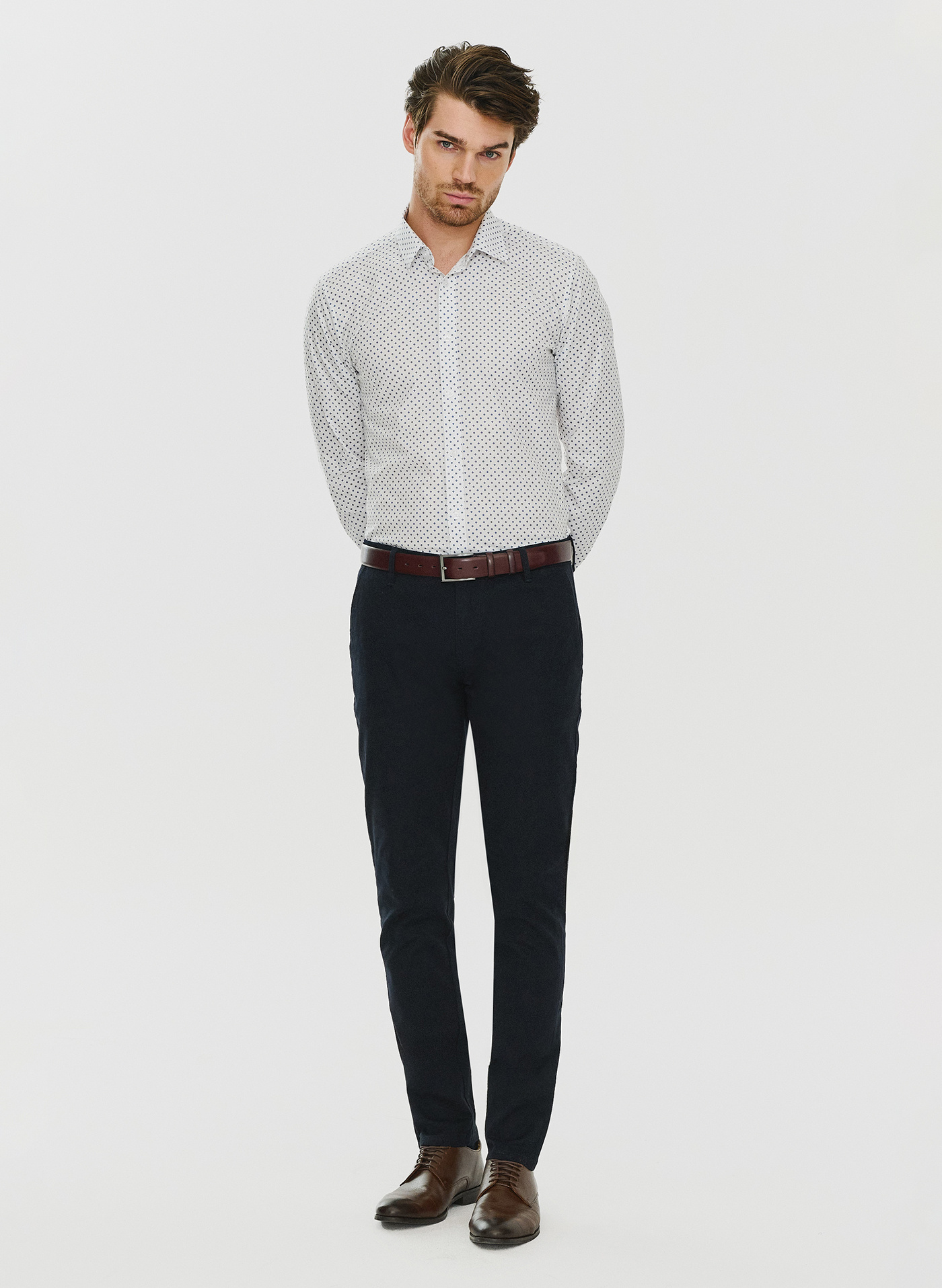 Biała męska koszula w niebieski mikrowzór P24SF-1X-018-B-S - Pako Lorente - Pako Lorente