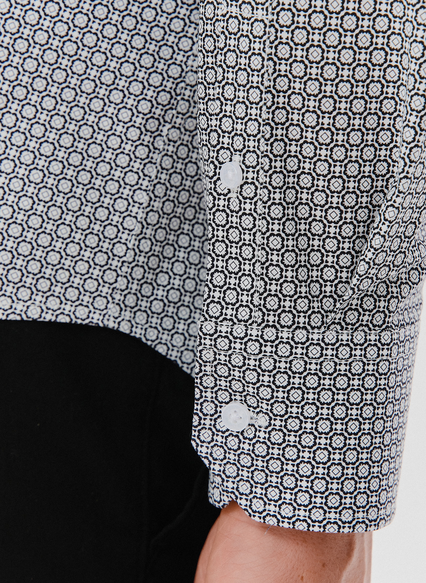 Ciemna koszula męska w geometryczny wzór - Pako Lorente