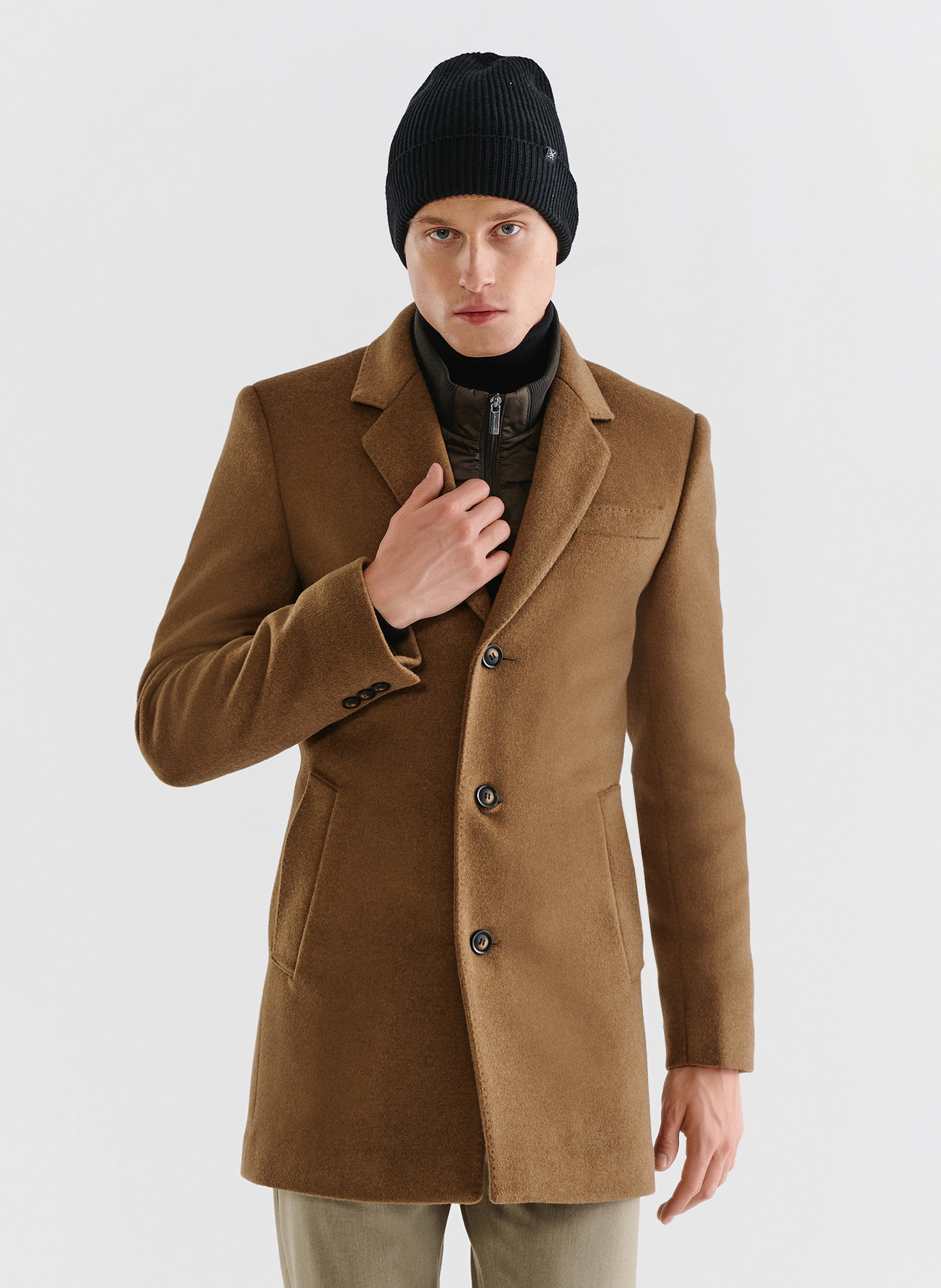 Kamelowy płaszcz męski z odpinaną stójką - Pako Lorente