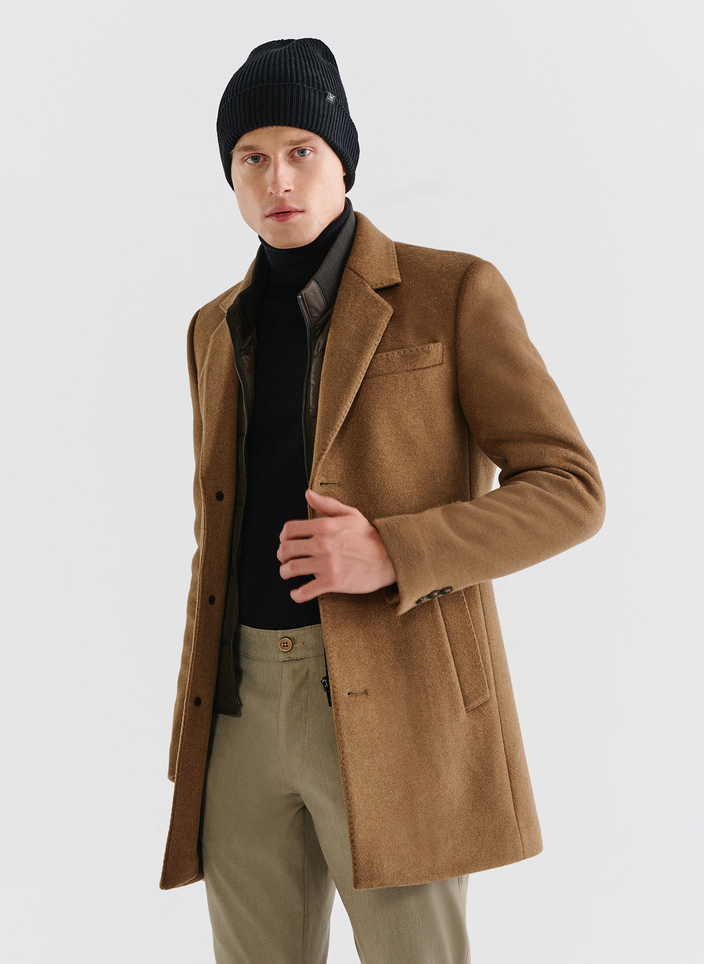 Kamelowy płaszcz męski z odpinaną stójką - Pako Lorente