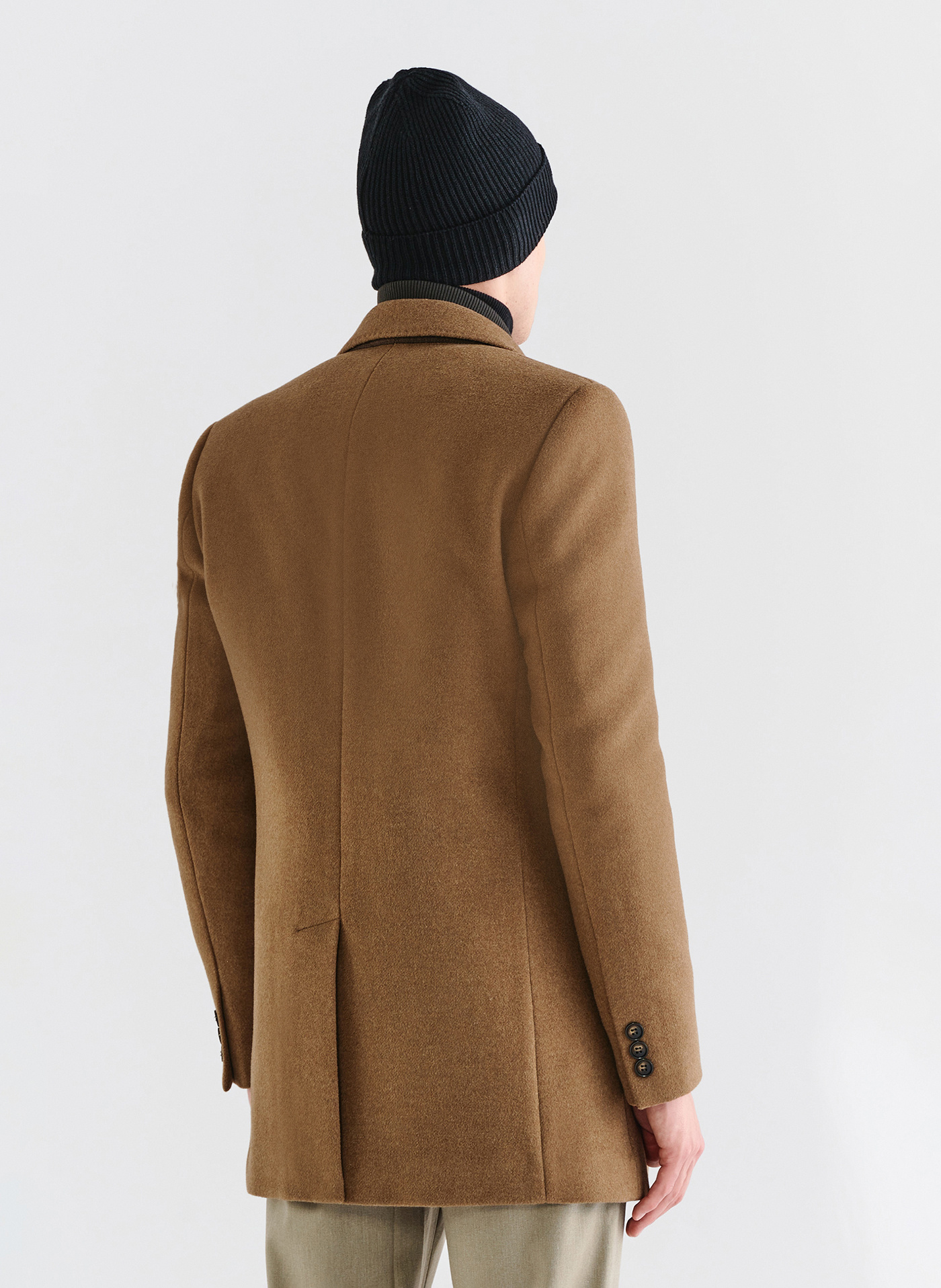 Kamelowy płaszcz męski z odpinaną stójką - Pako Lorente