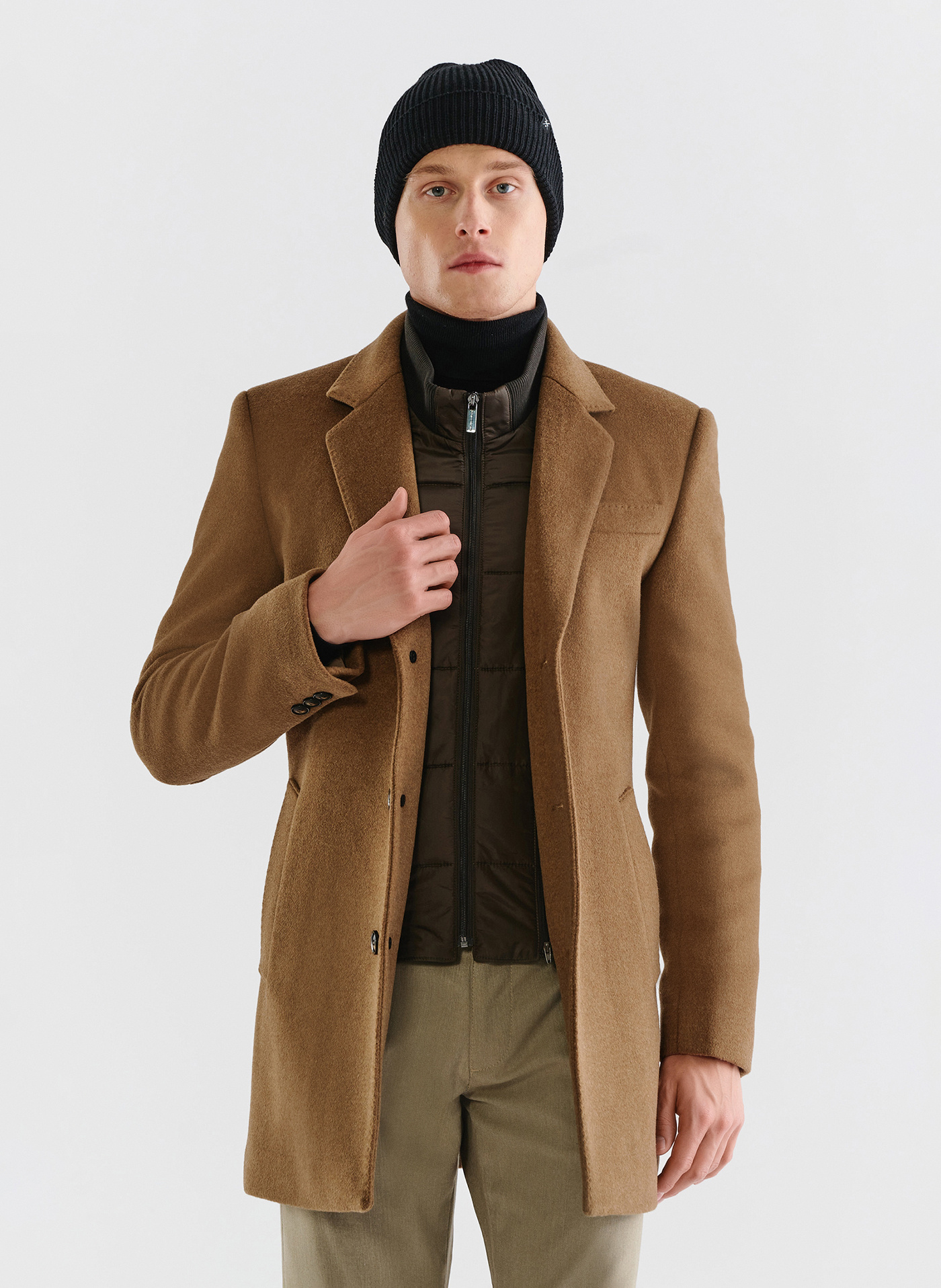 Kamelowy płaszcz męski z odpinaną stójką - Pako Lorente