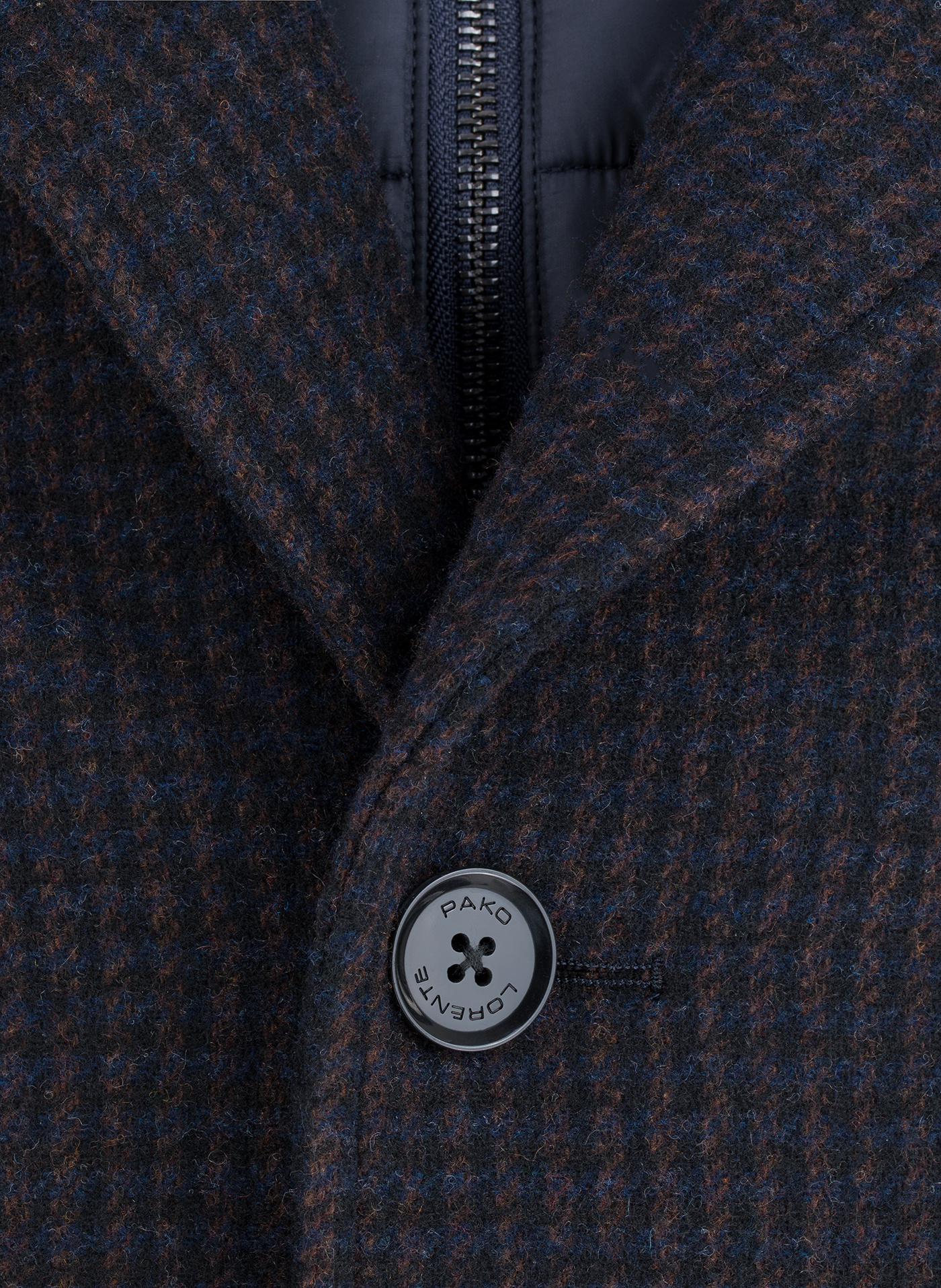 Brązowy płaszcz męski w drobną kratę - Pako Lorente