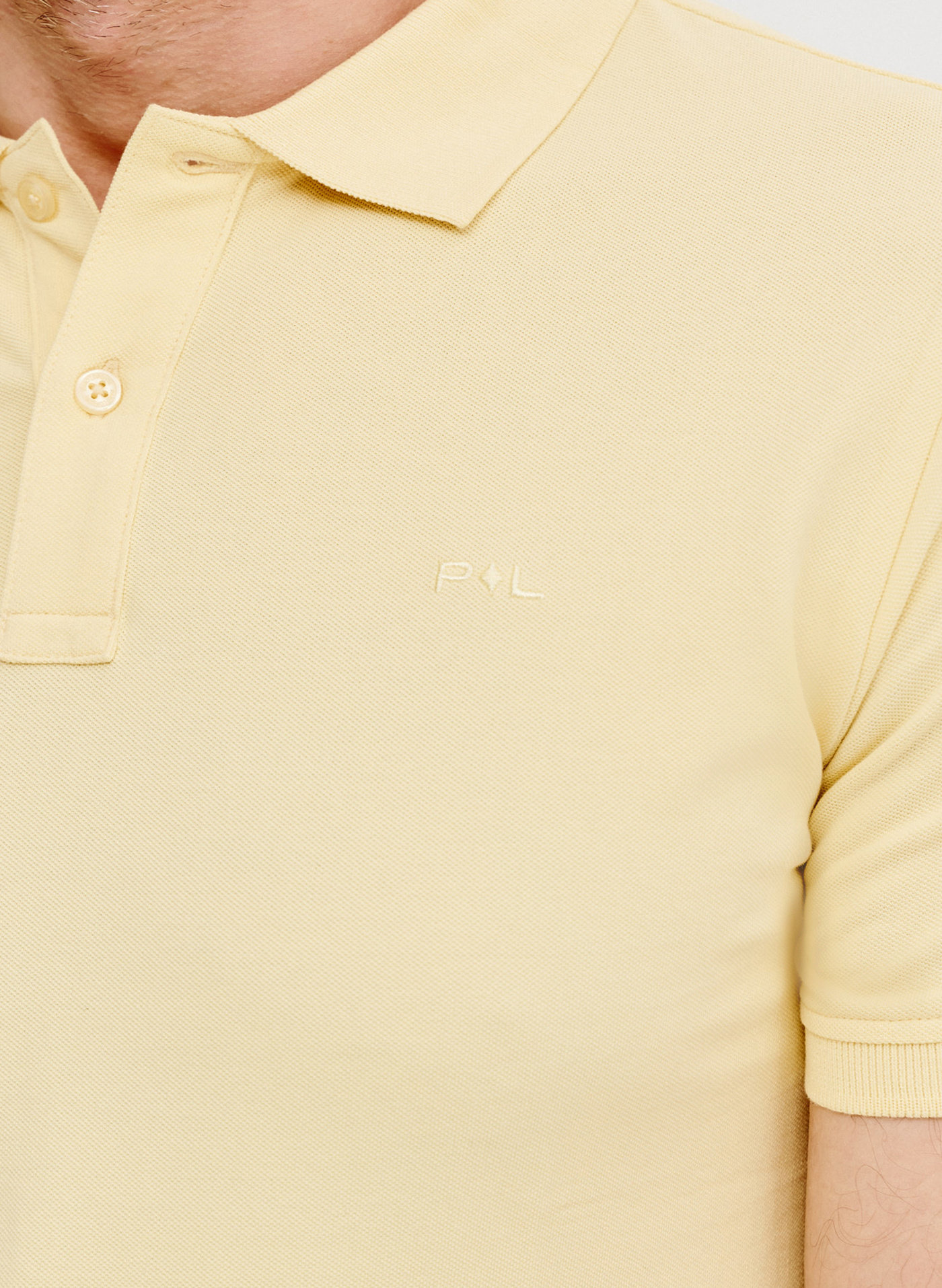 Gładki t-shirt polo w żółtym kolorze - Pako Lorente