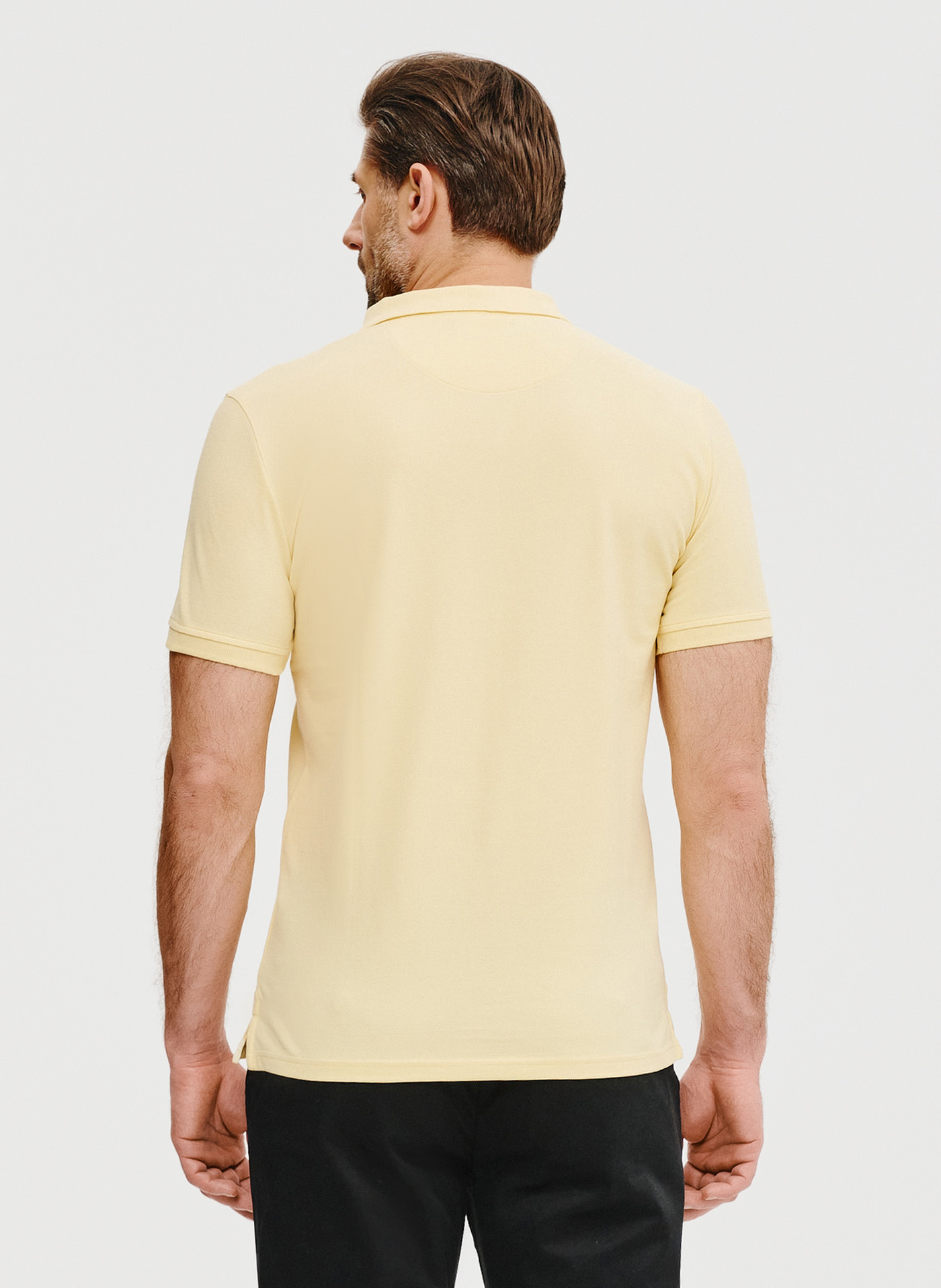Gładki t-shirt polo w żółtym kolorze - Pako Lorente