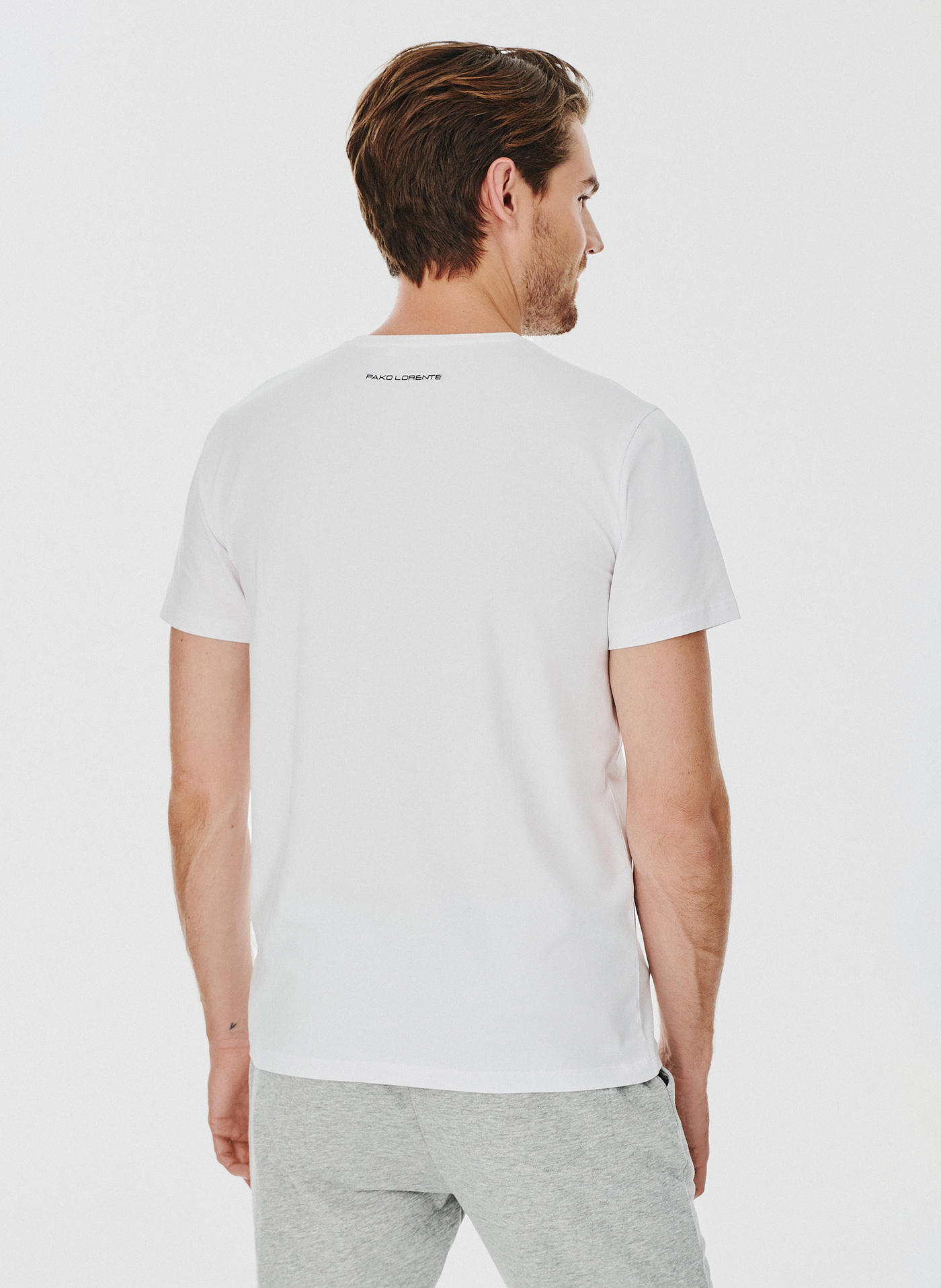 Biały gładki t-shirt v-neck - Pako Lorente