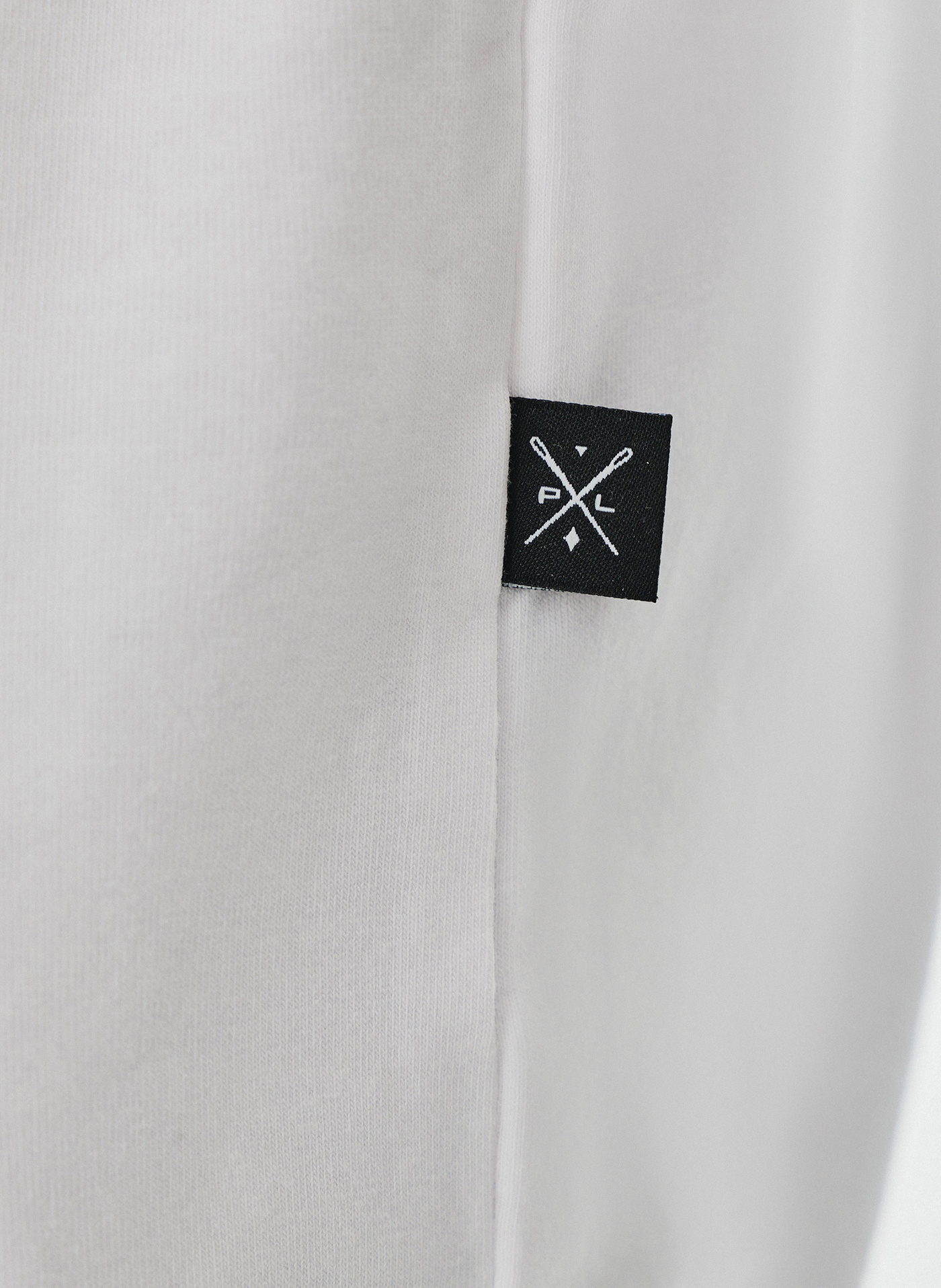 Biały gładki t-shirt v-neck - Pako Lorente