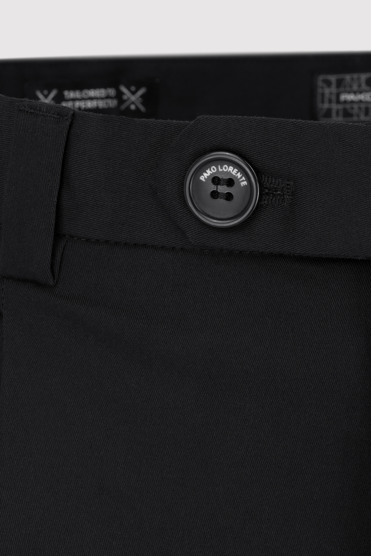 Czarne spodne z podwiniętą nogawką - Pako Lorente