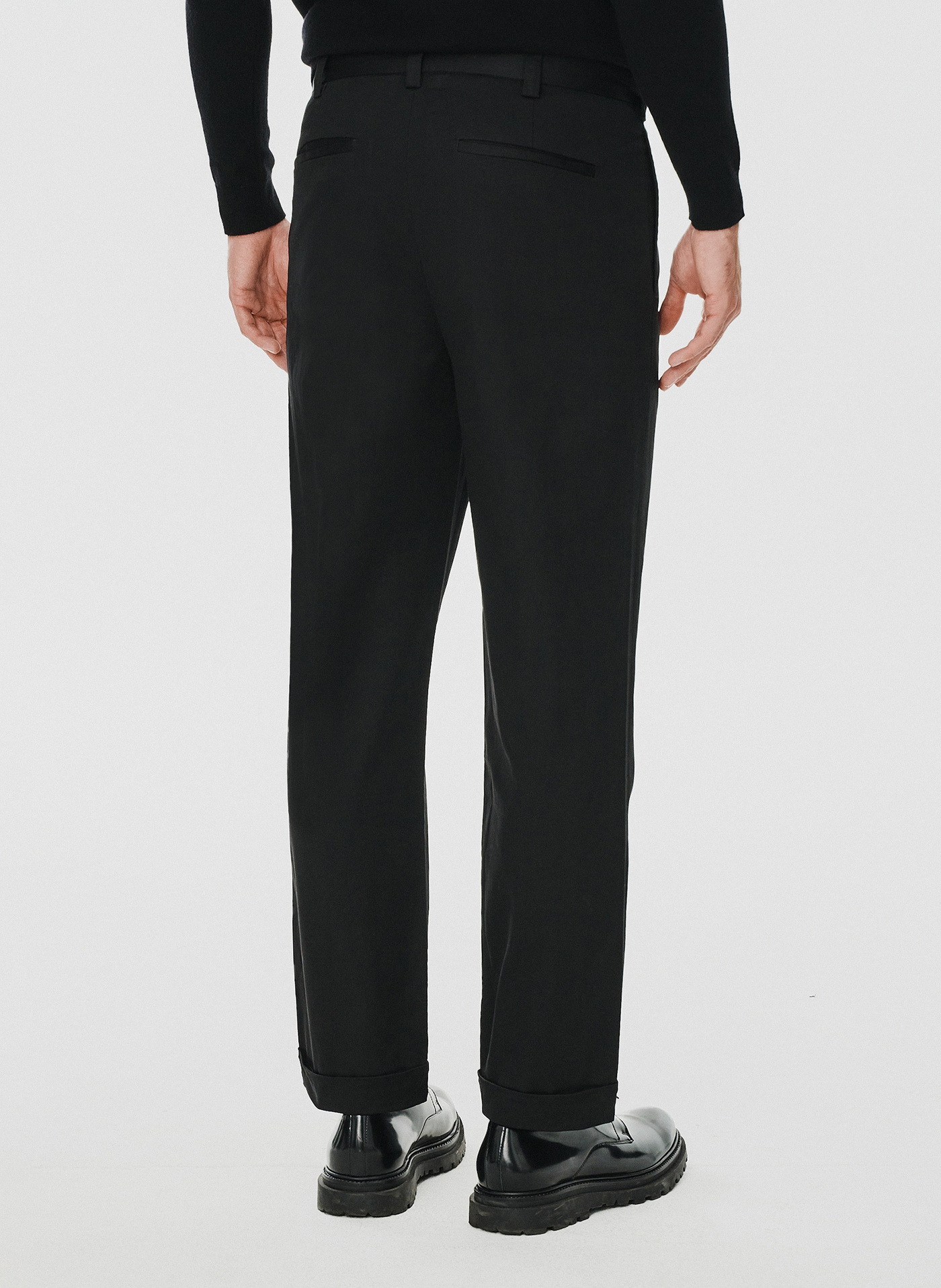 Czarne spodne z podwiniętą nogawką - Pako Lorente