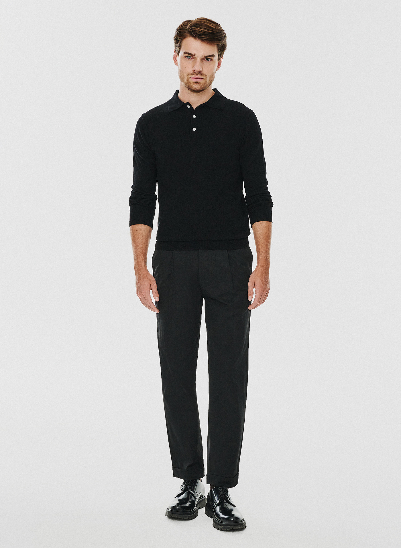 Czarne spodne z podwiniętą nogawką - Pako Lorente