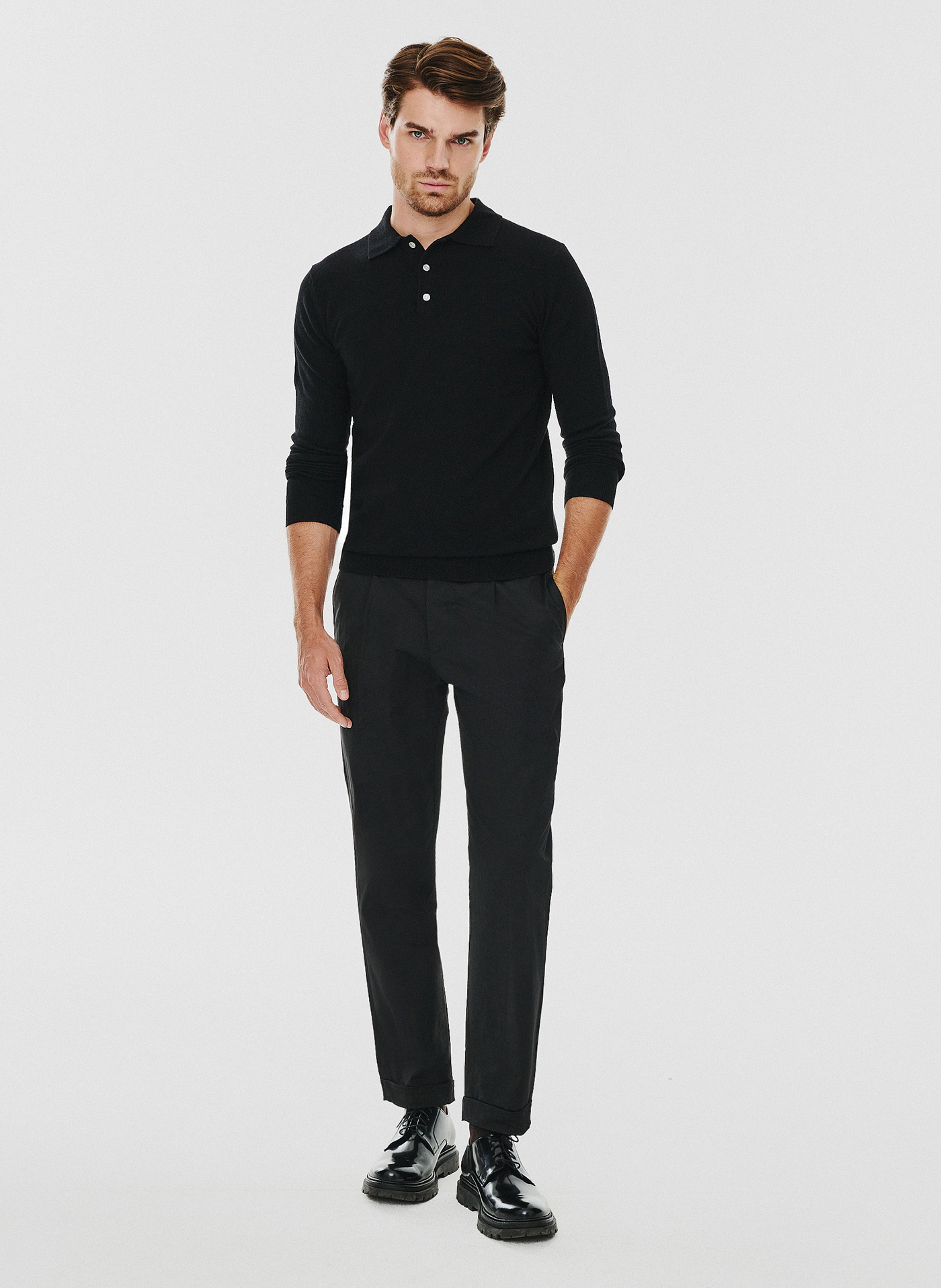 Czarne spodne z podwiniętą nogawką - Pako Lorente