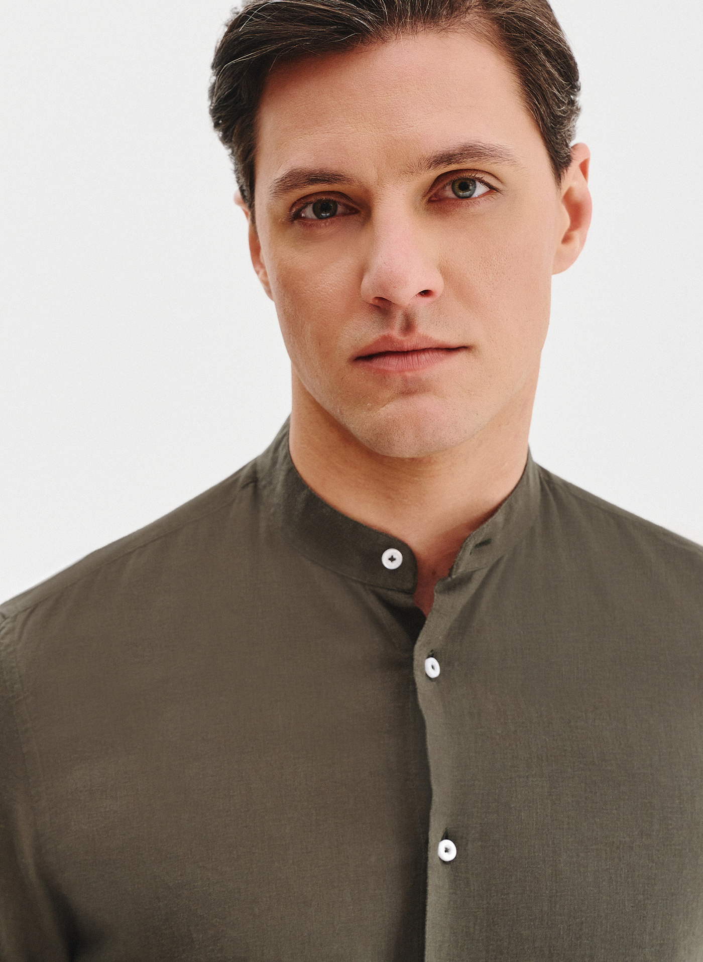 Lniana zielona koszula męska ze stójką - Pako Lorente