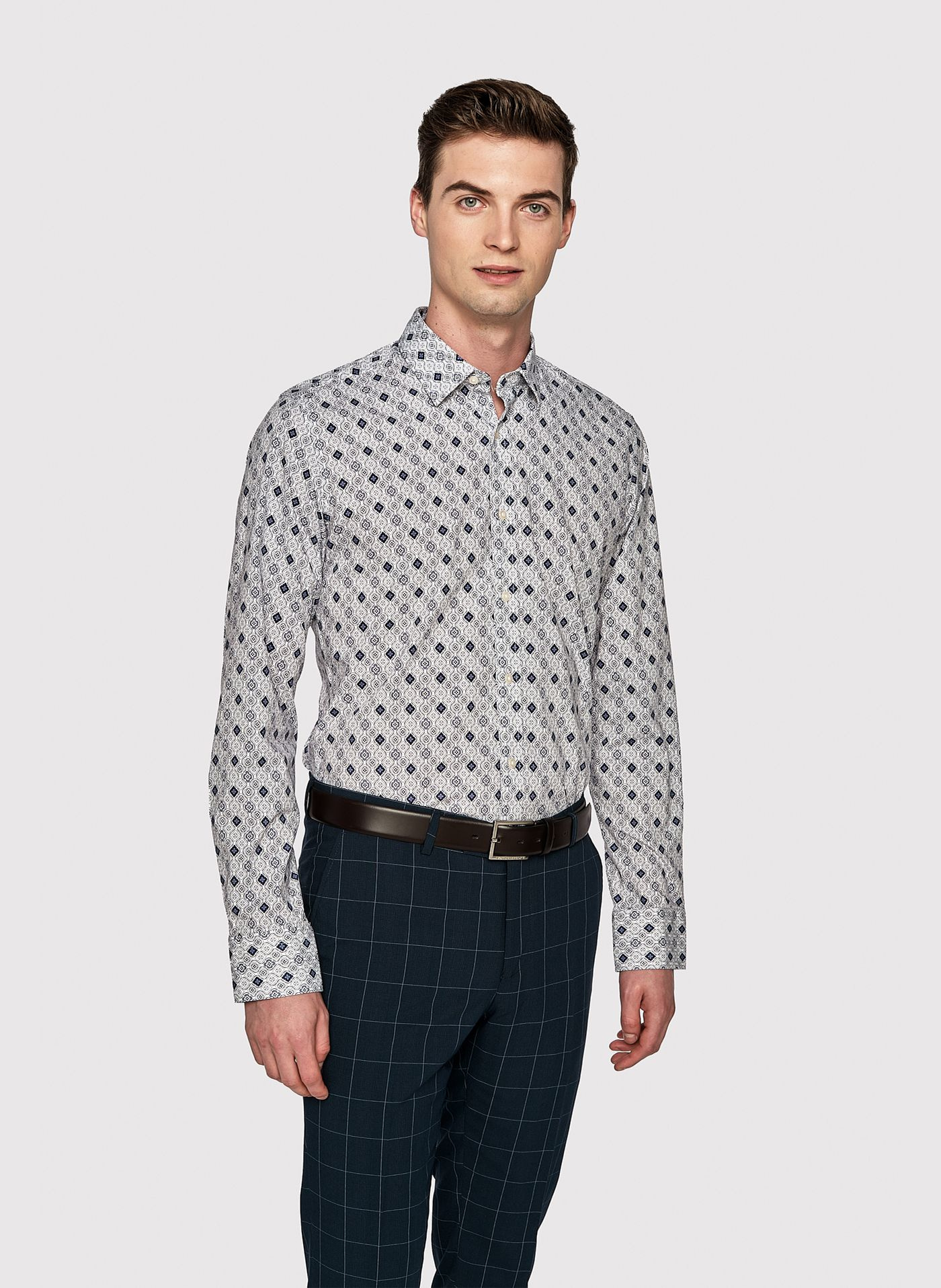 Męska koszula w kolorze białym w granatowy wzór - Pako Lorente